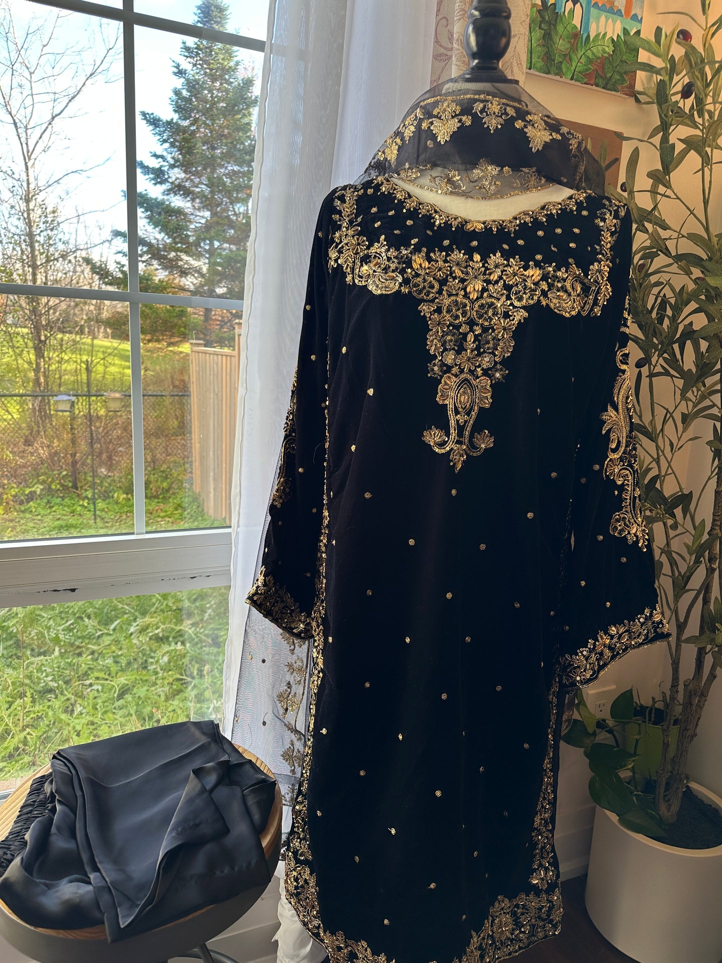 Zewar-e-Siyah – Jewels on Midnight Black