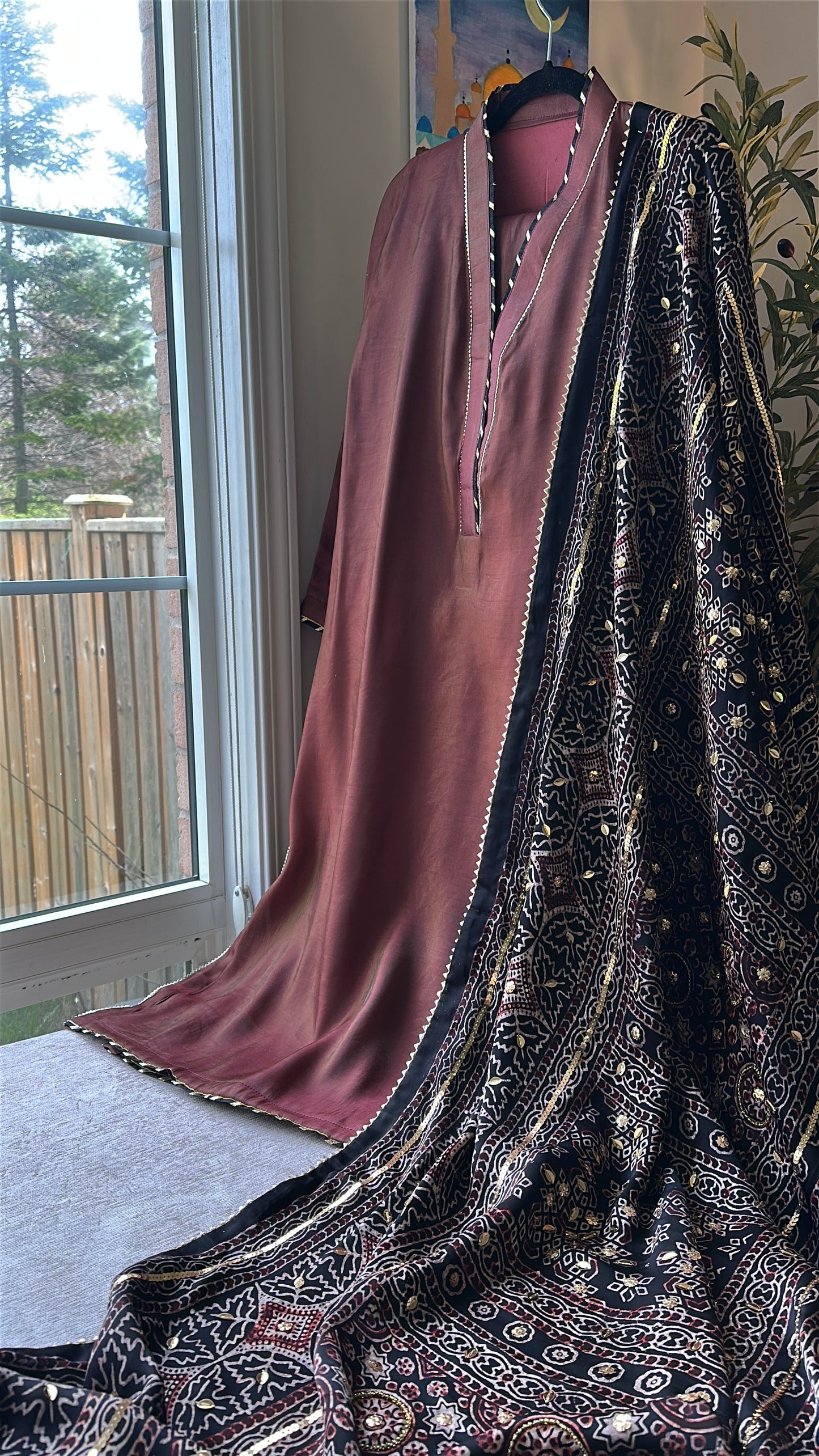 Rosé Noir Ajrak Élan – Where Soft Grace Meets Bold Heritage