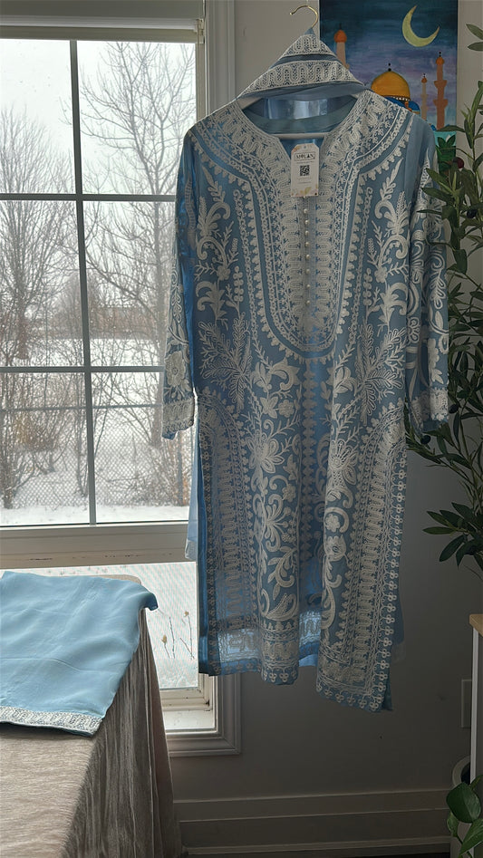 Powder Sky Élan – Soft Elegance in Every Thread