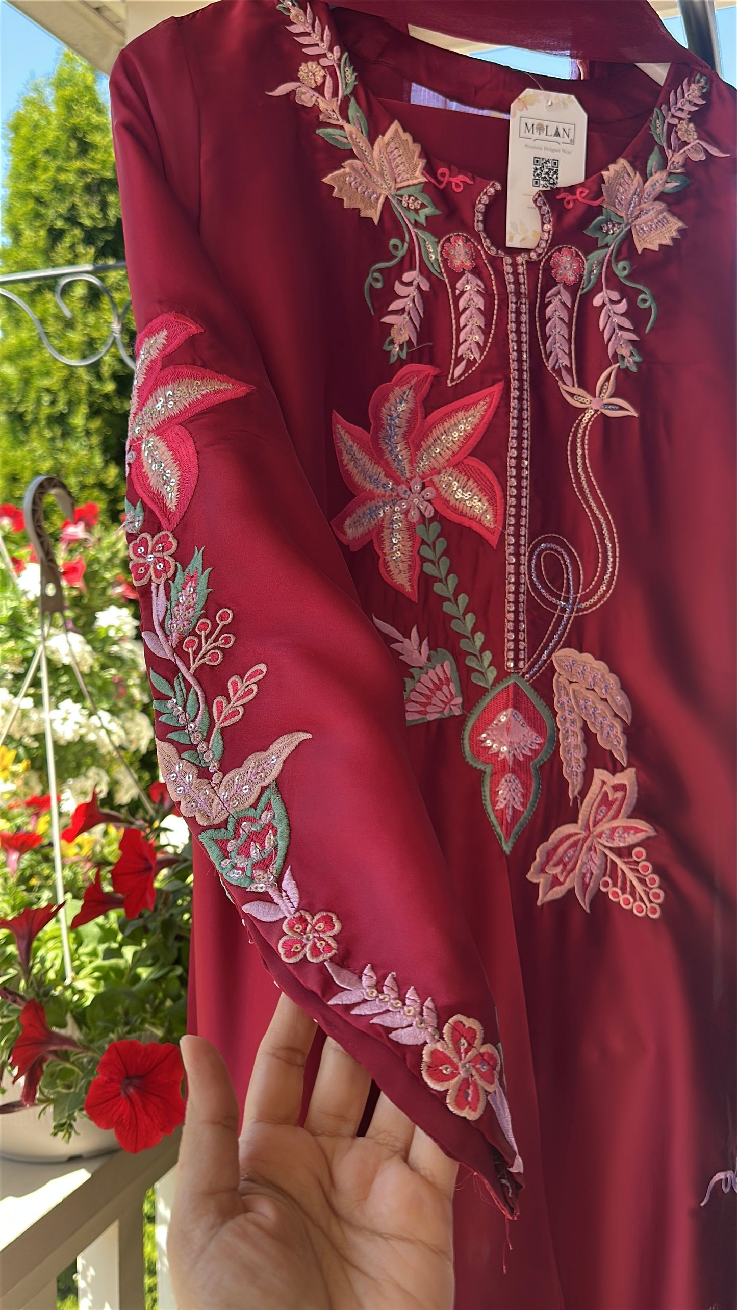 ❤️ Ruby Veil Élan – Deep Tones, Timeless Glamour