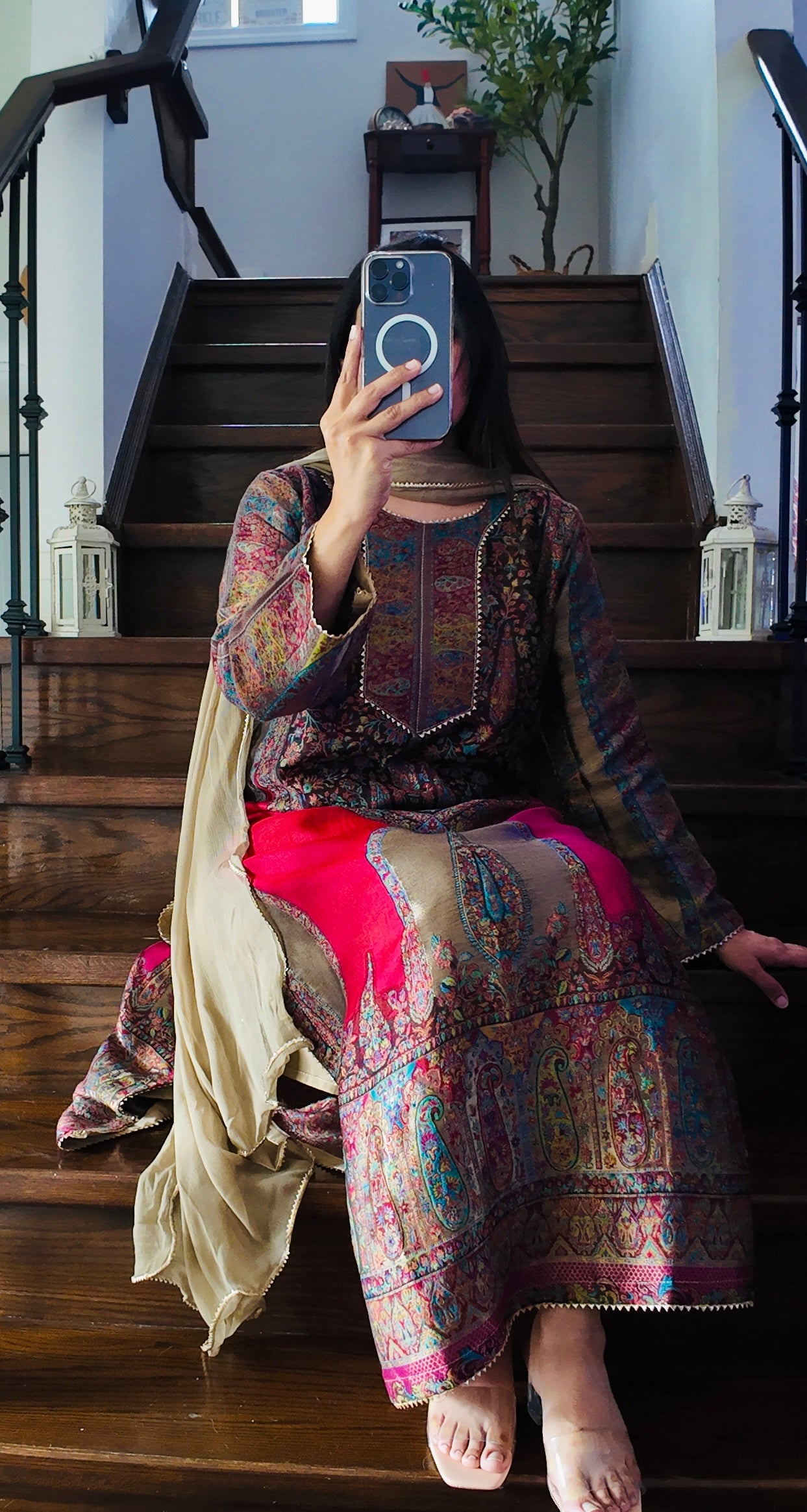 Kani Gulnaar Élan – A Heritage in Jewel Tones