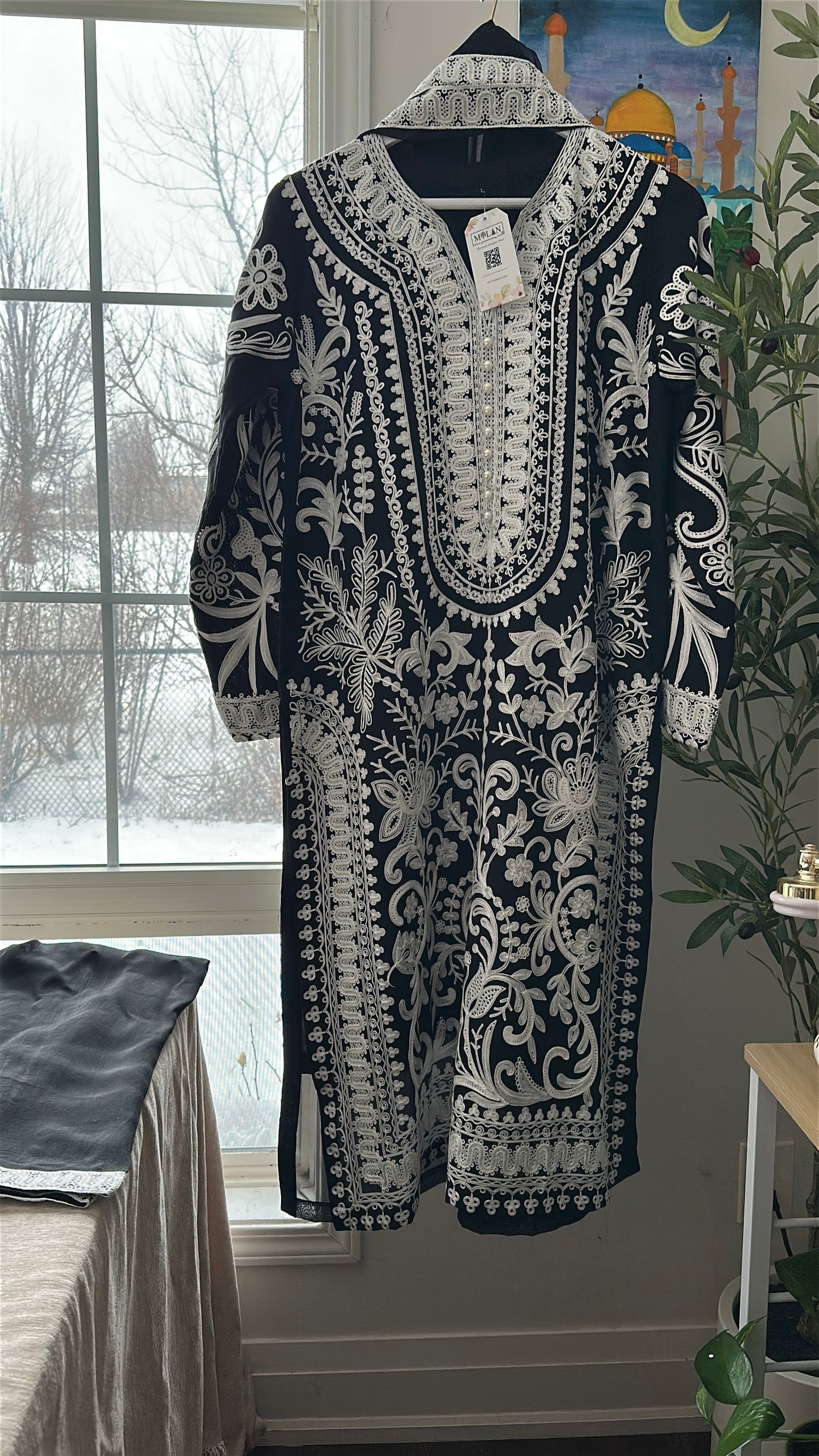 Noir Ivory Élan – Midnight Elegance Reimagined