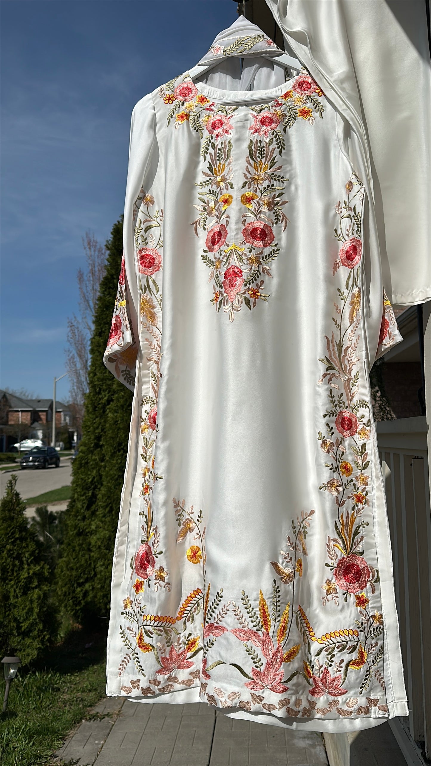 Ivory Bloom Élan – Soft Spring Elegance