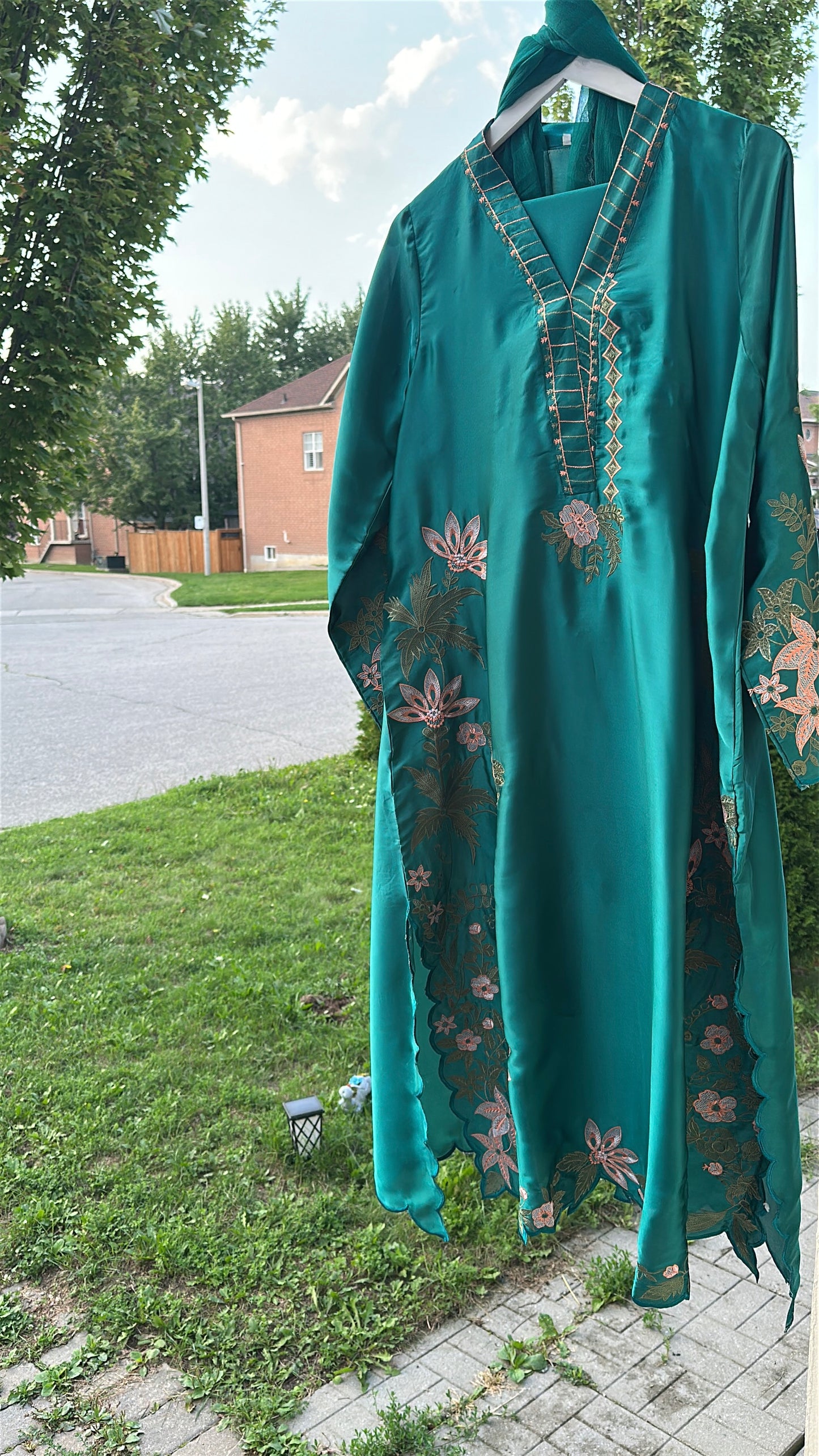 Zarveen Emerald — Jewel-Toned Silk Kaftan Set