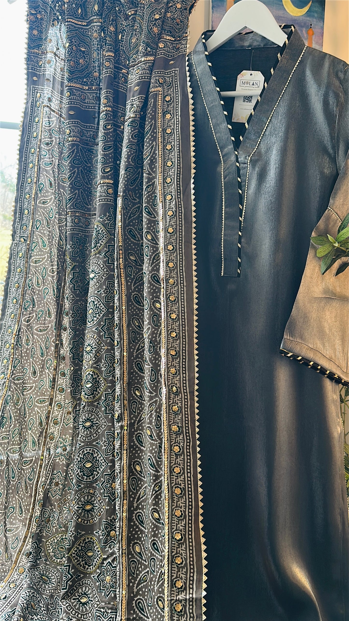 Ajrak Ash Noor Élan – Smoky Glow in Heritage Silk