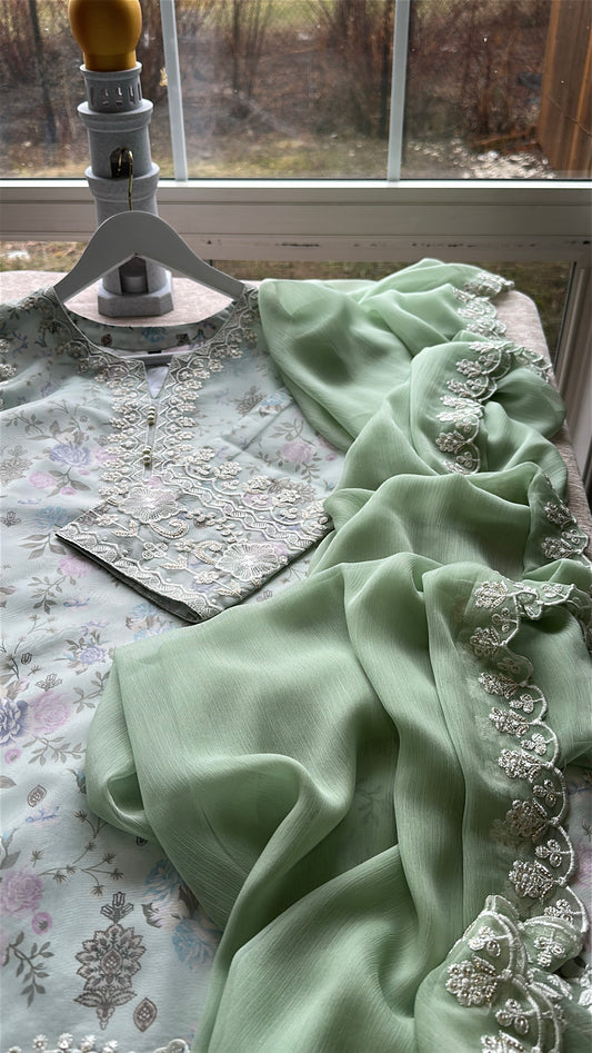 Mint Blossom – Soft Garden Elegance