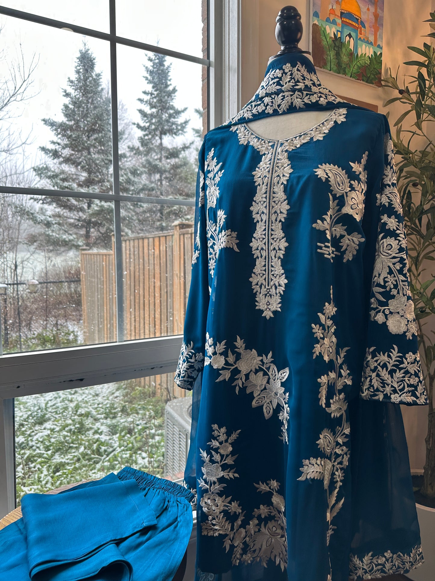 Sahar-e-Neela – Midnight Elegance in Motion