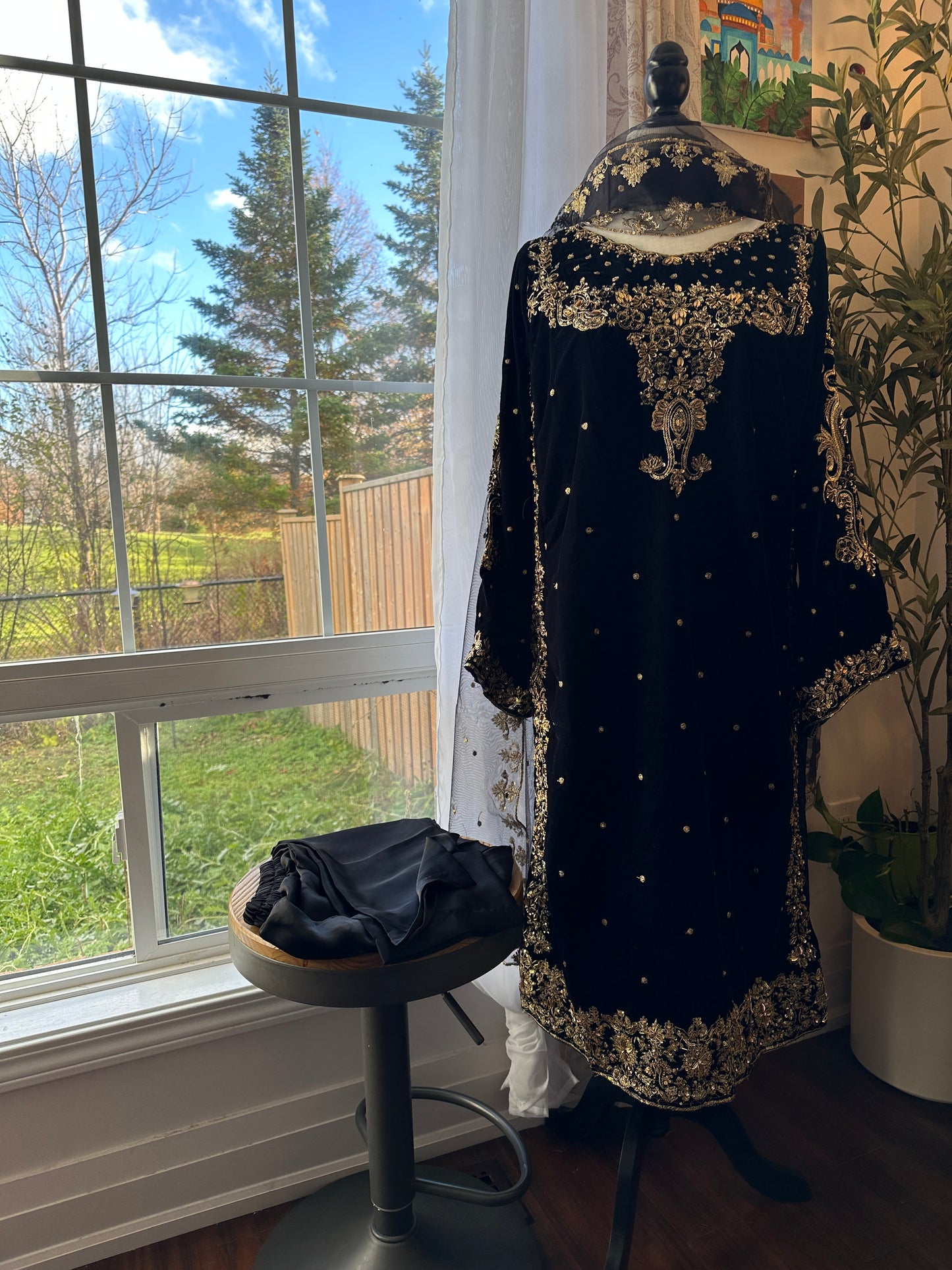 Zewar-e-Siyah – Jewels on Midnight Black