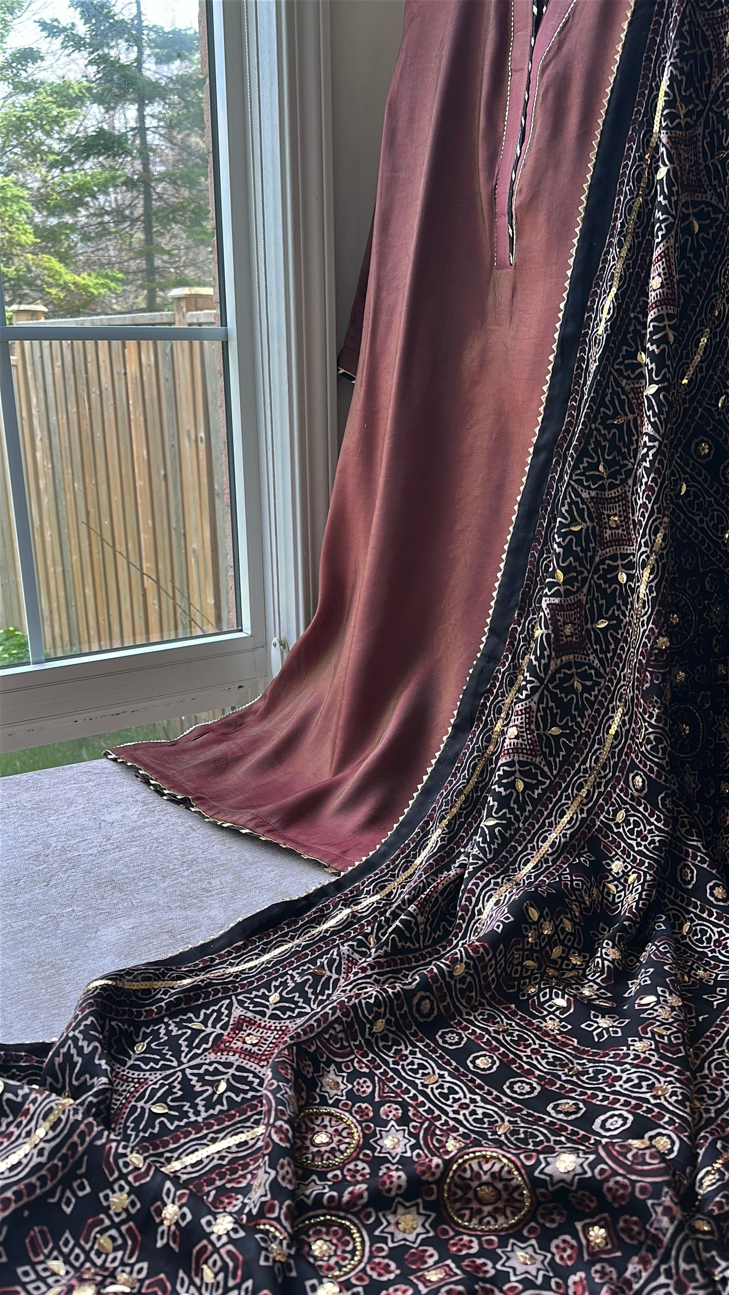 Rosé Noir Ajrak Élan – Where Soft Grace Meets Bold Heritage