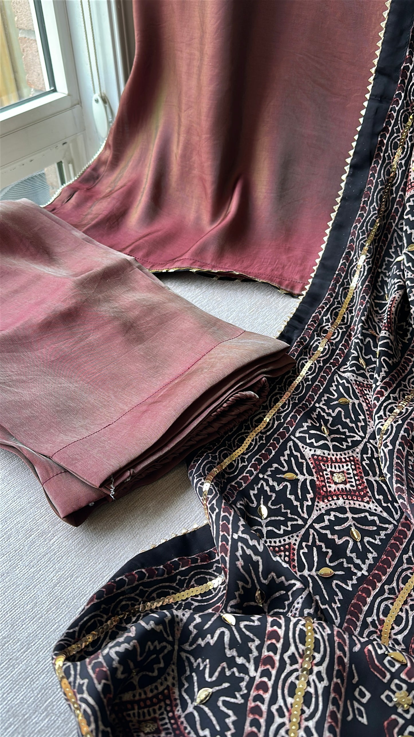 Rosé Noir Ajrak Élan – Where Soft Grace Meets Bold Heritage