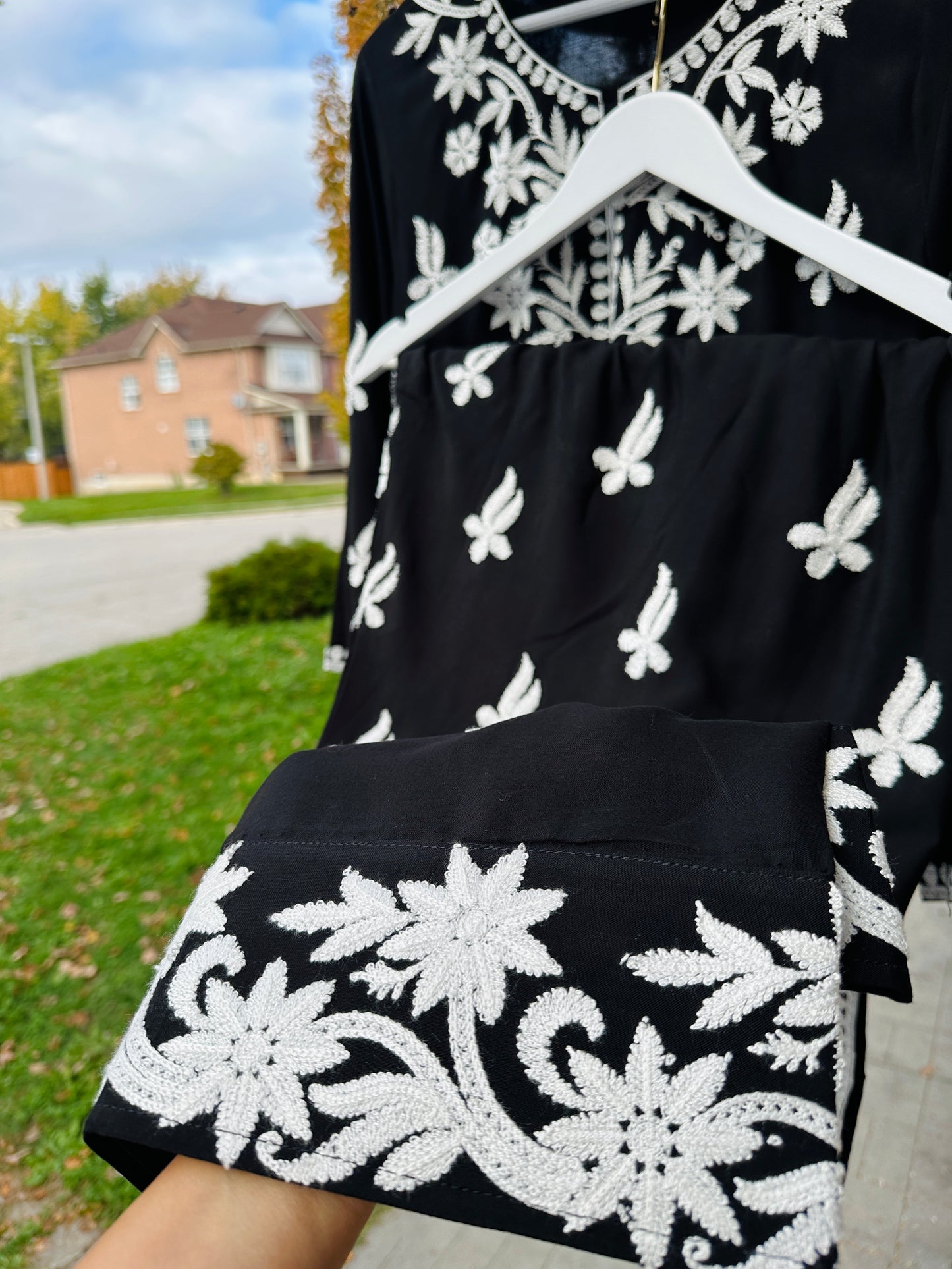 Noor-e-Siyah – Kashmiri Farshi Shalwar Set