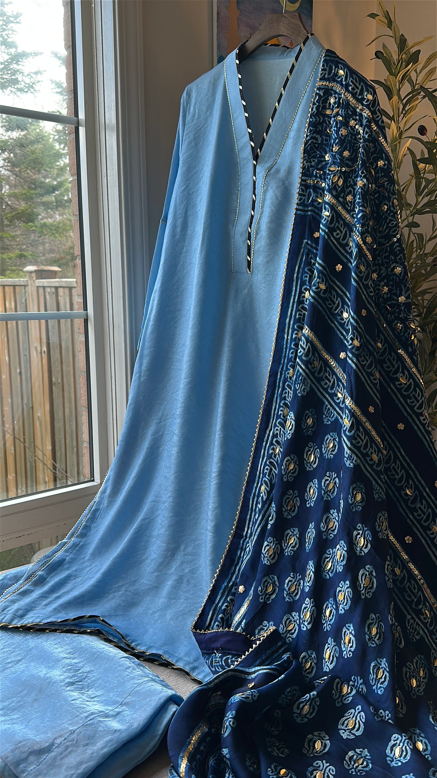 Aabshaar Ajrak Élan – Flowing Grace in Timeless Blue