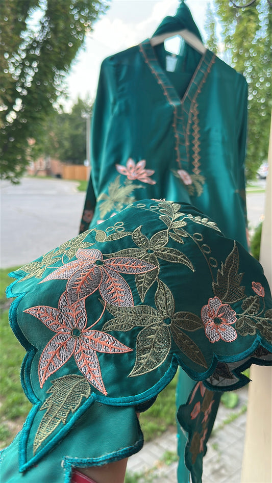Zarveen Emerald — Jewel-Toned Silk Kaftan Set