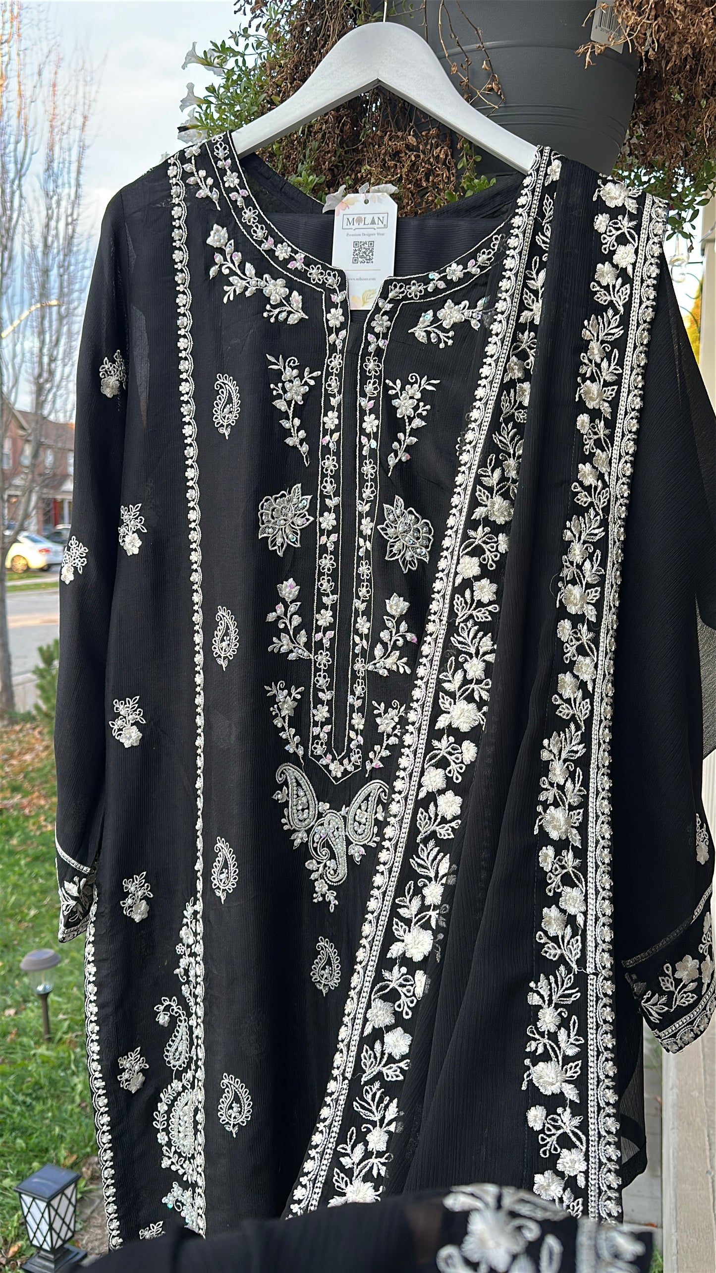 Moonlit Noir – Soft Elegance in Midnight Black