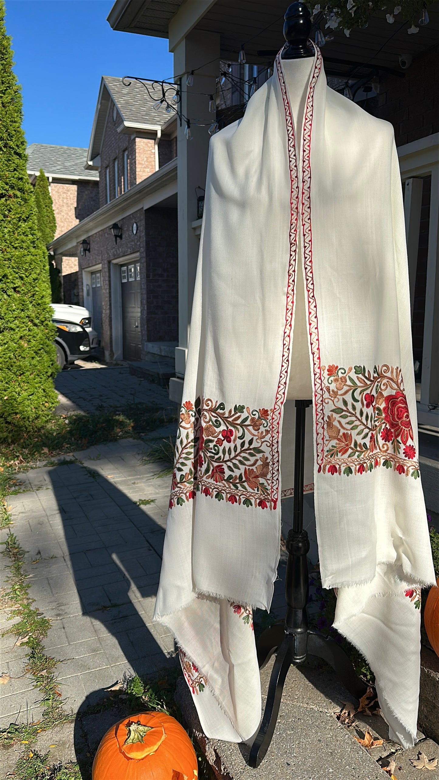 Noor-e-Ivory Shawl – A Whisper of Grace