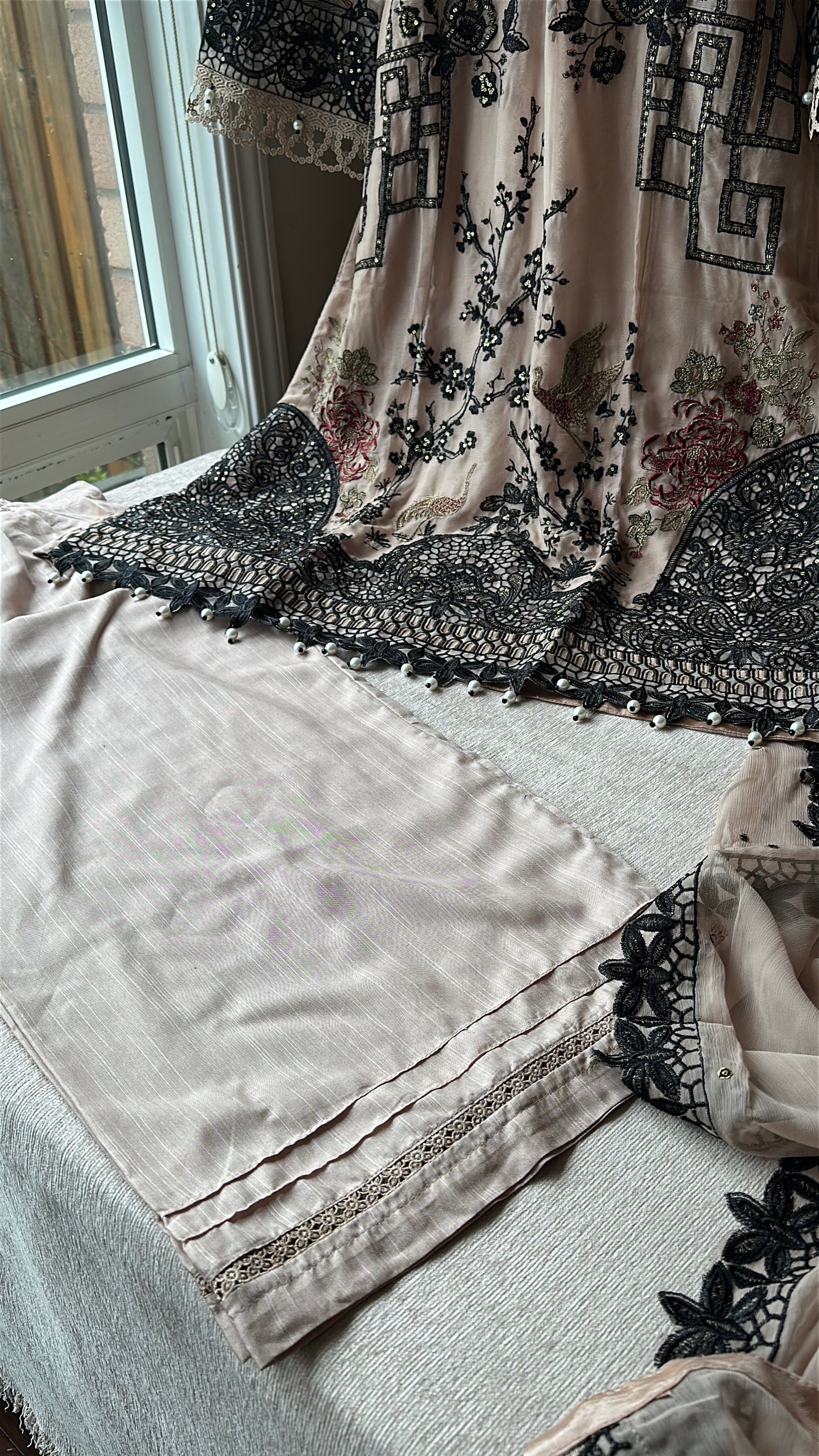 Mink Rosé Élan – A Soft Symphony of Romance & Luxury