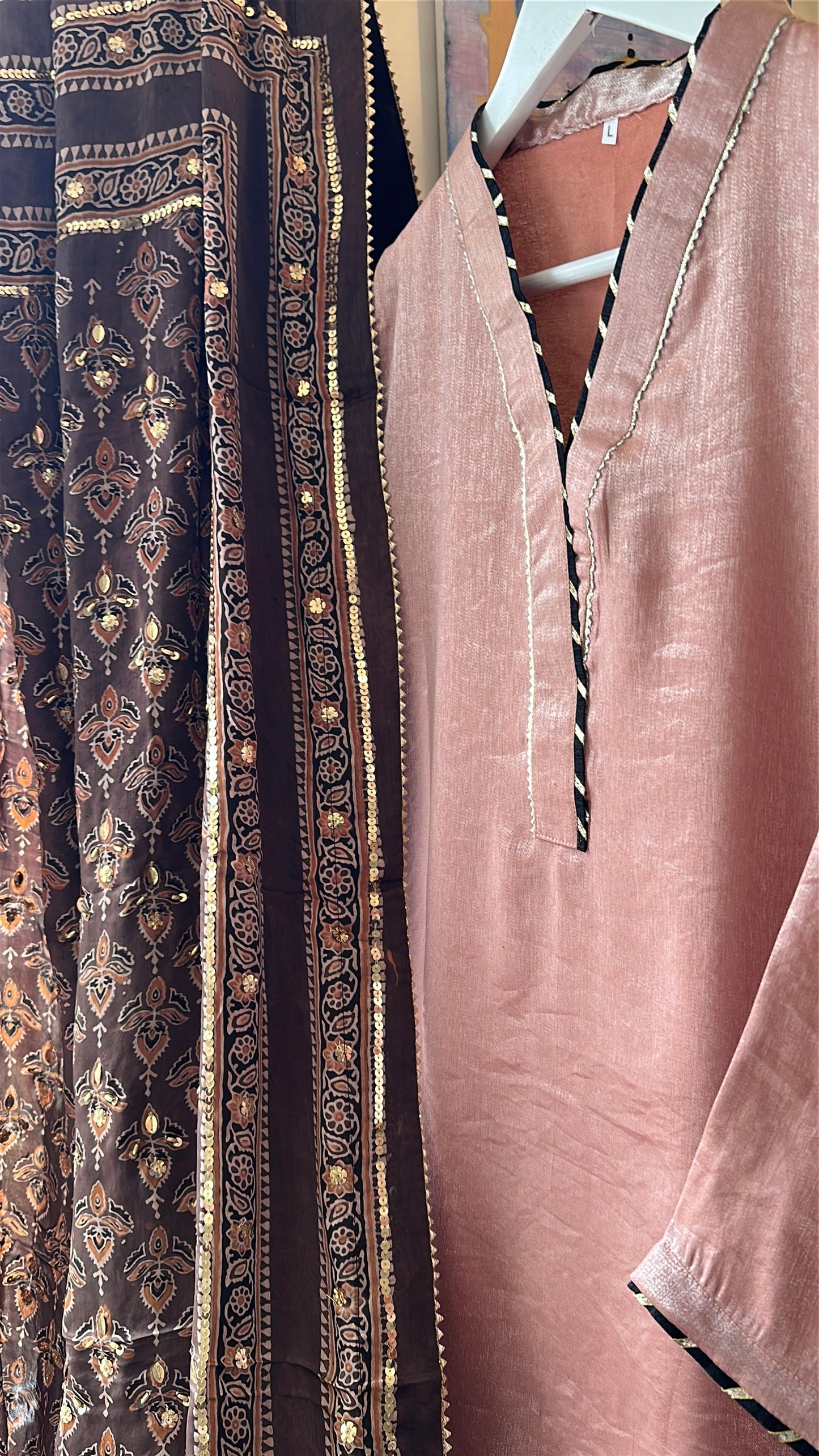 Ajrak Rosé Mehr Élan – A Soft Glow of Heritage & Grace