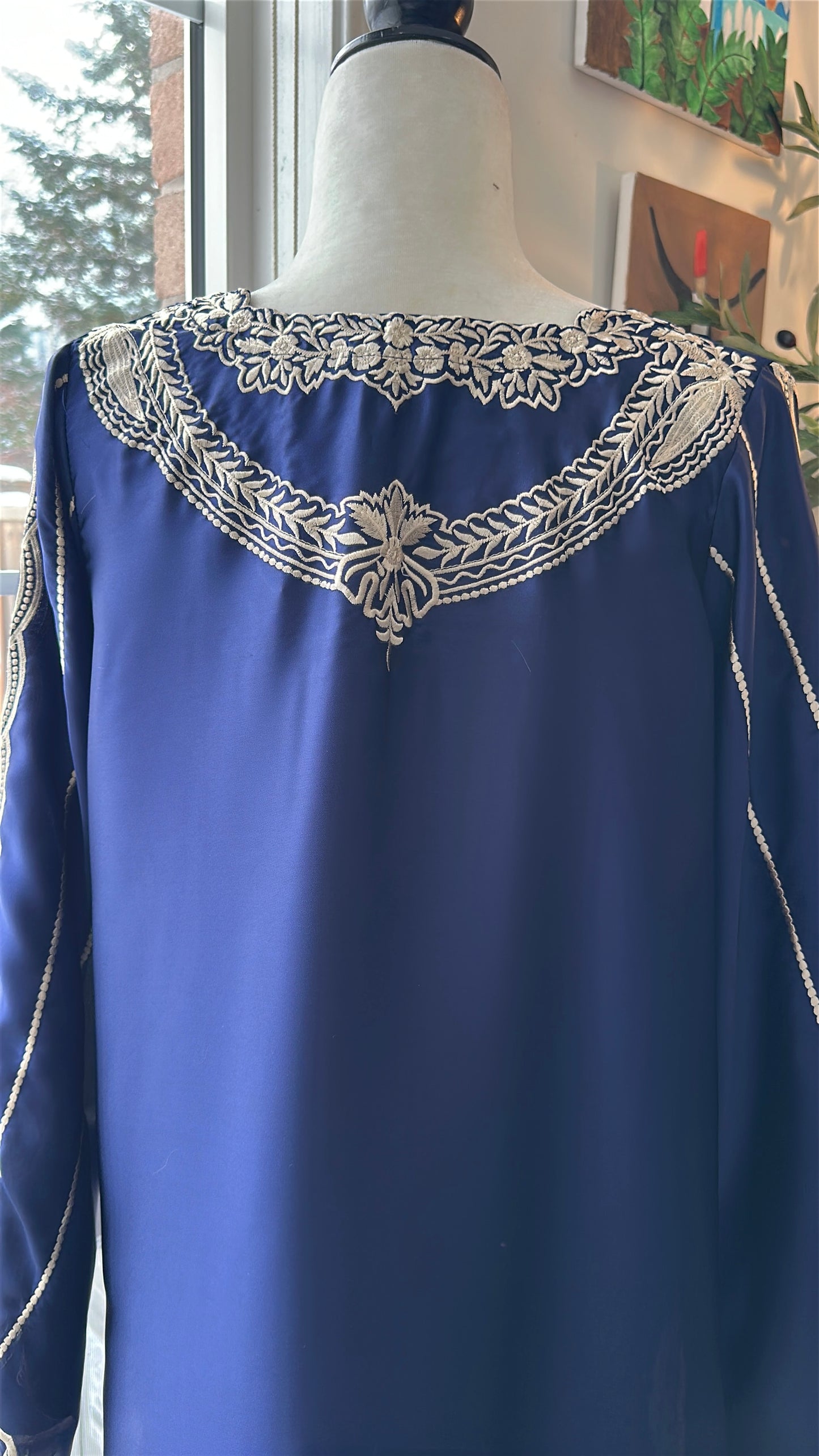 Neel-e-Royaale – The Royal Embroidered Ensemble