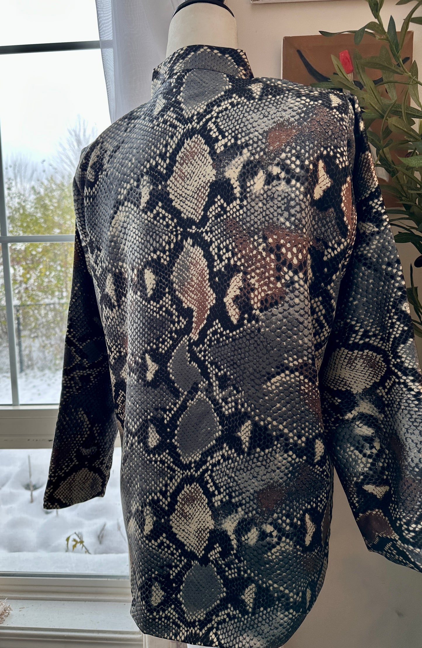Midnight Eclipse – Silk Snake-Print Front-Open Coat