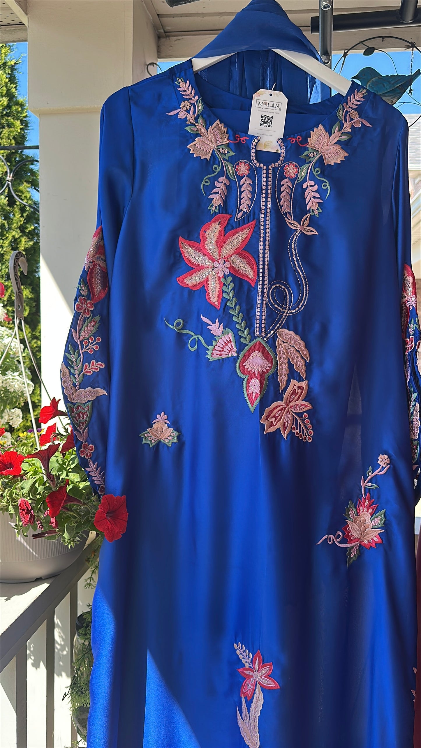 💙 Royal Dusk Élan – Bold Elegance with a Regal Glow
