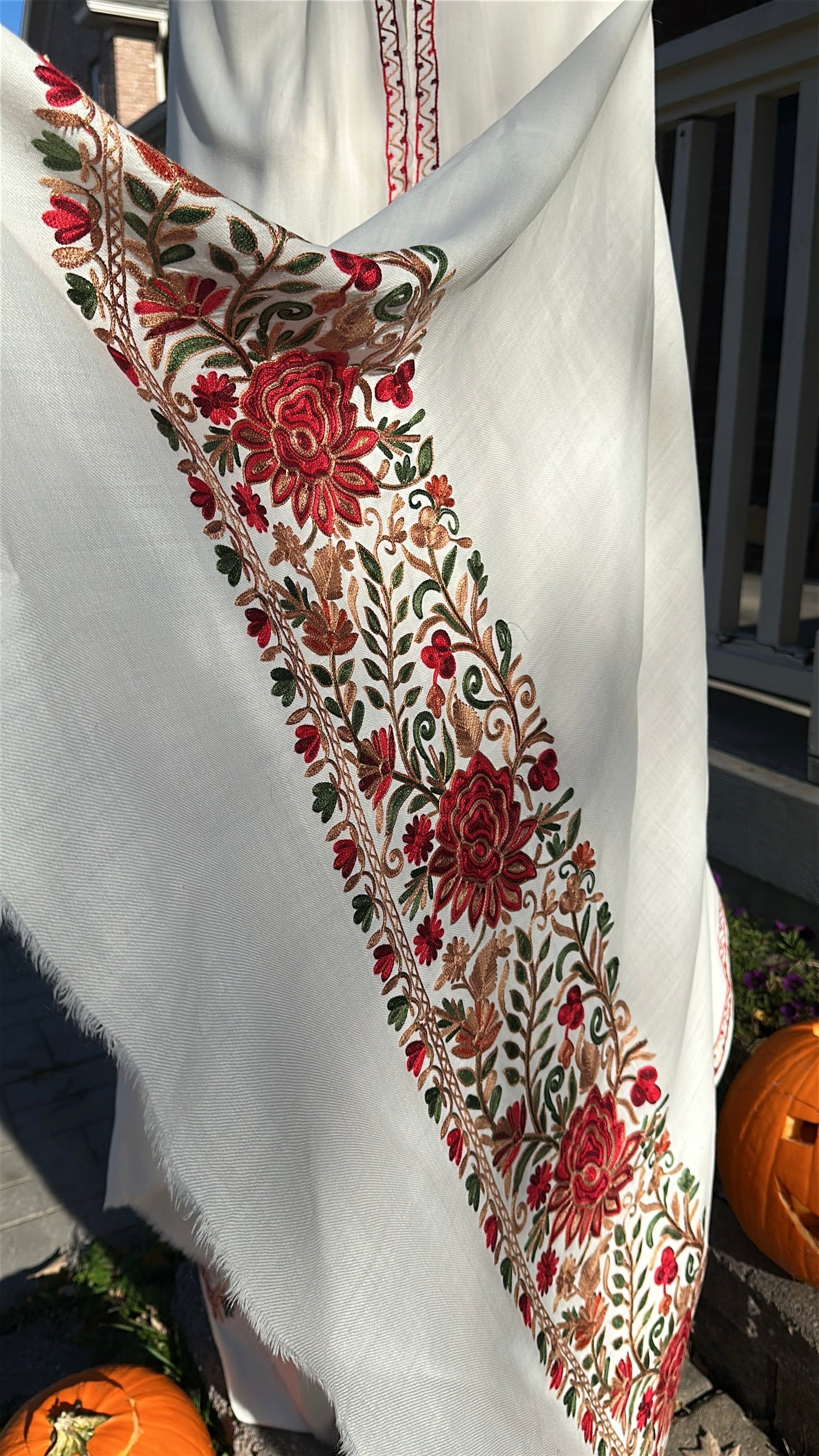 Noor-e-Ivory Shawl – A Whisper of Grace