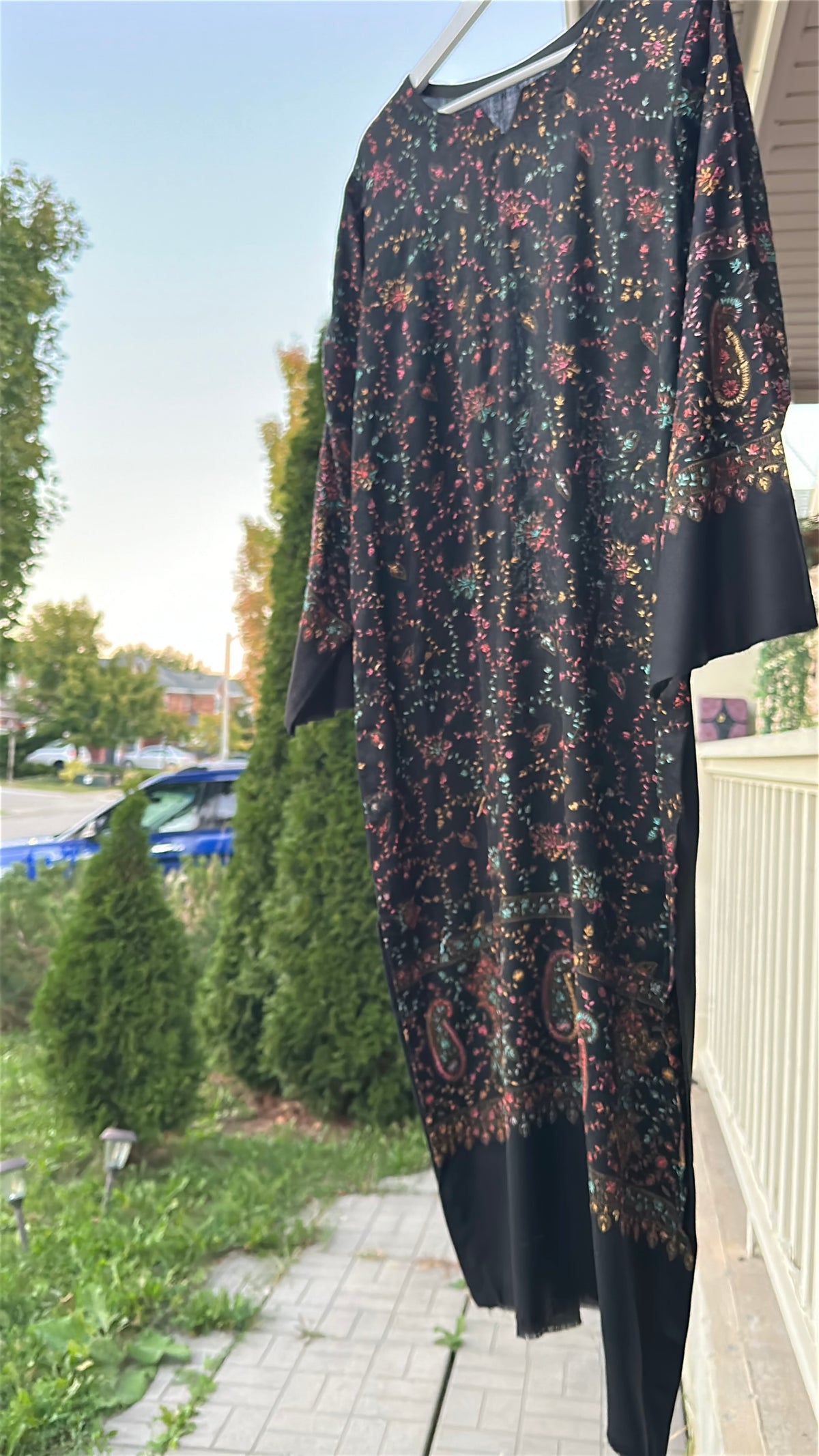 Rang-e-Shab Black Pashmina Kaftan – Embroidered