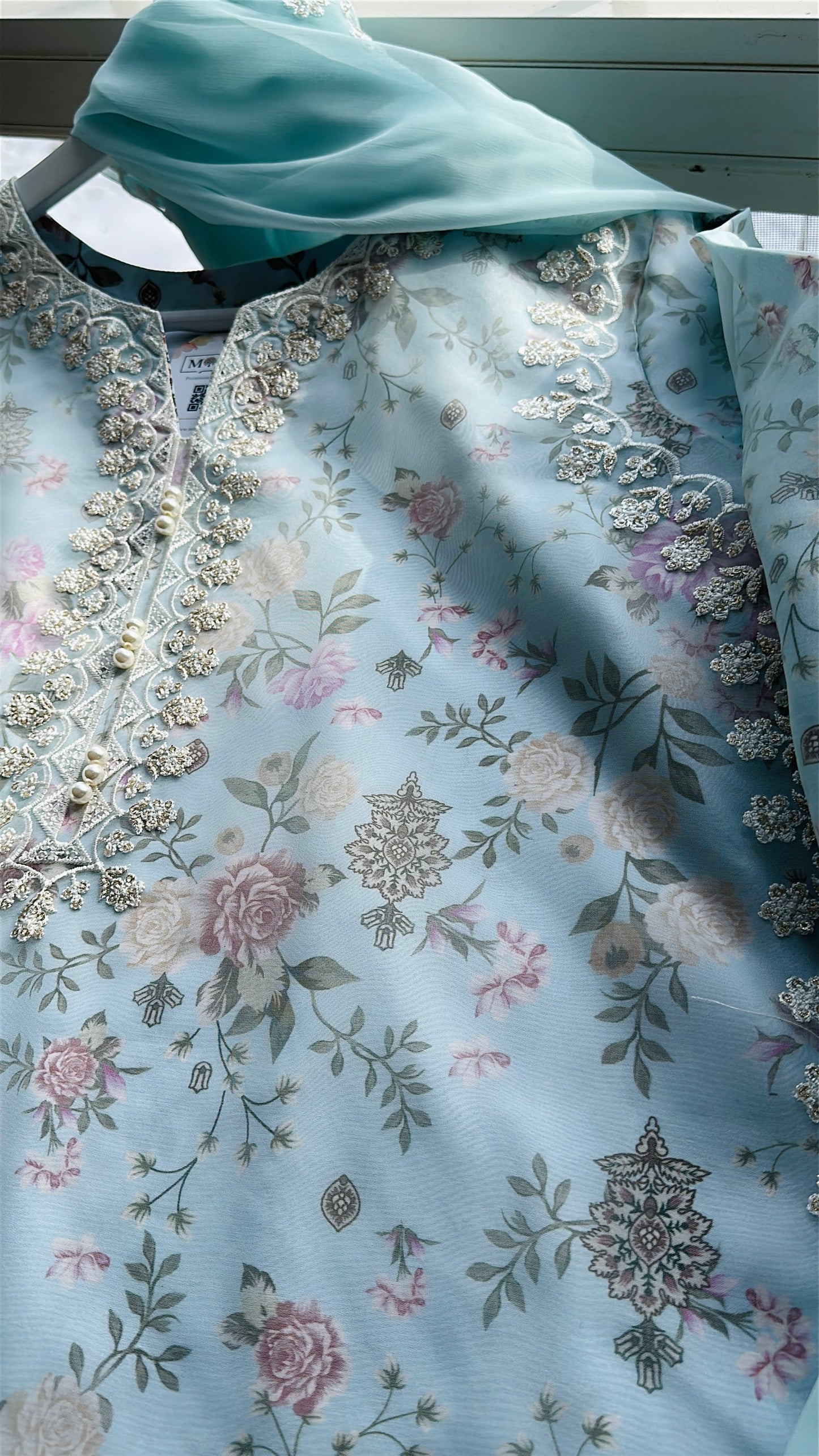 Noor-e-Baraf – An Icy Fairytale Bloom