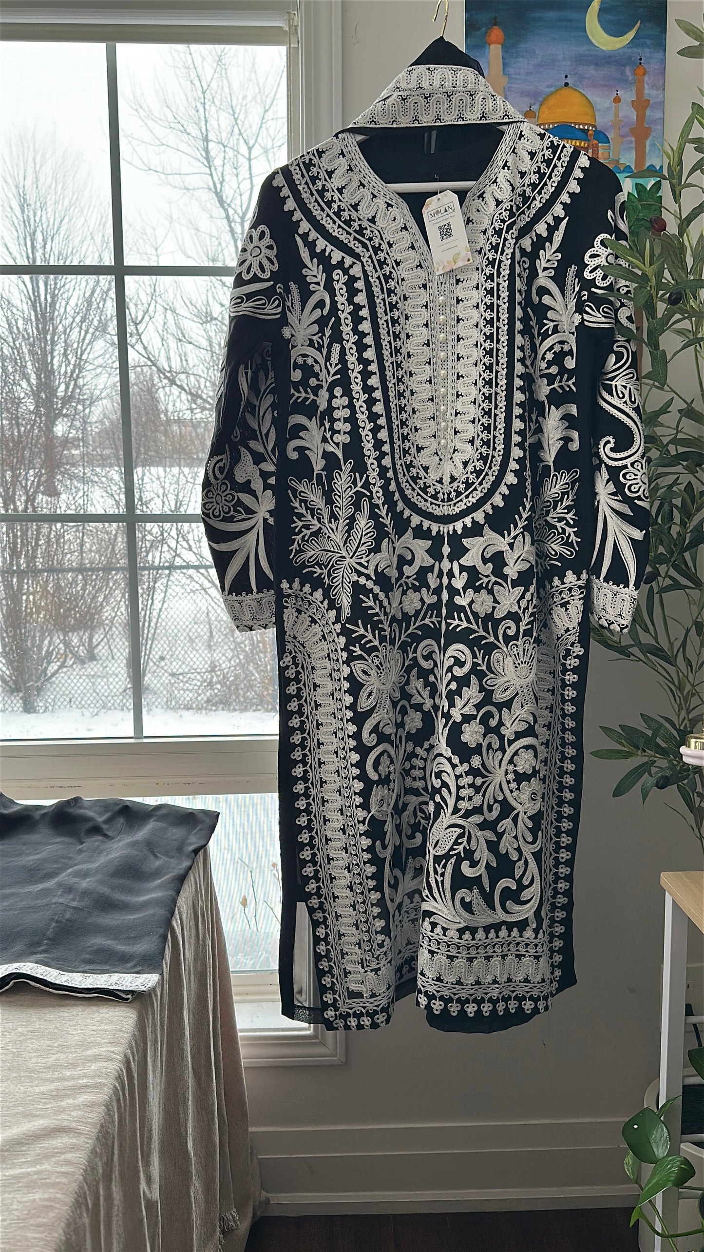 Noir Ivory Élan – Midnight Elegance Reimagined