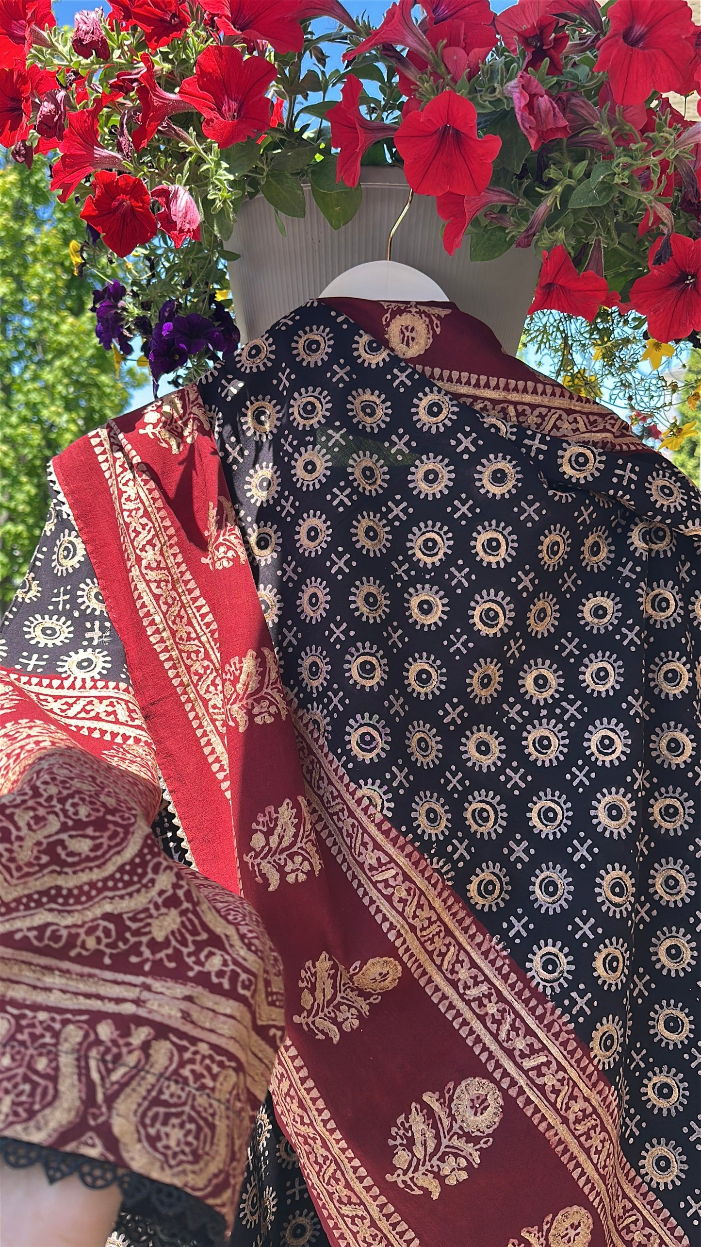 Zareen Noir – Heritage Woven in Gold