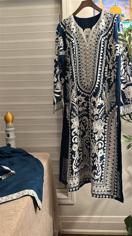 Midnight Ivory Élan