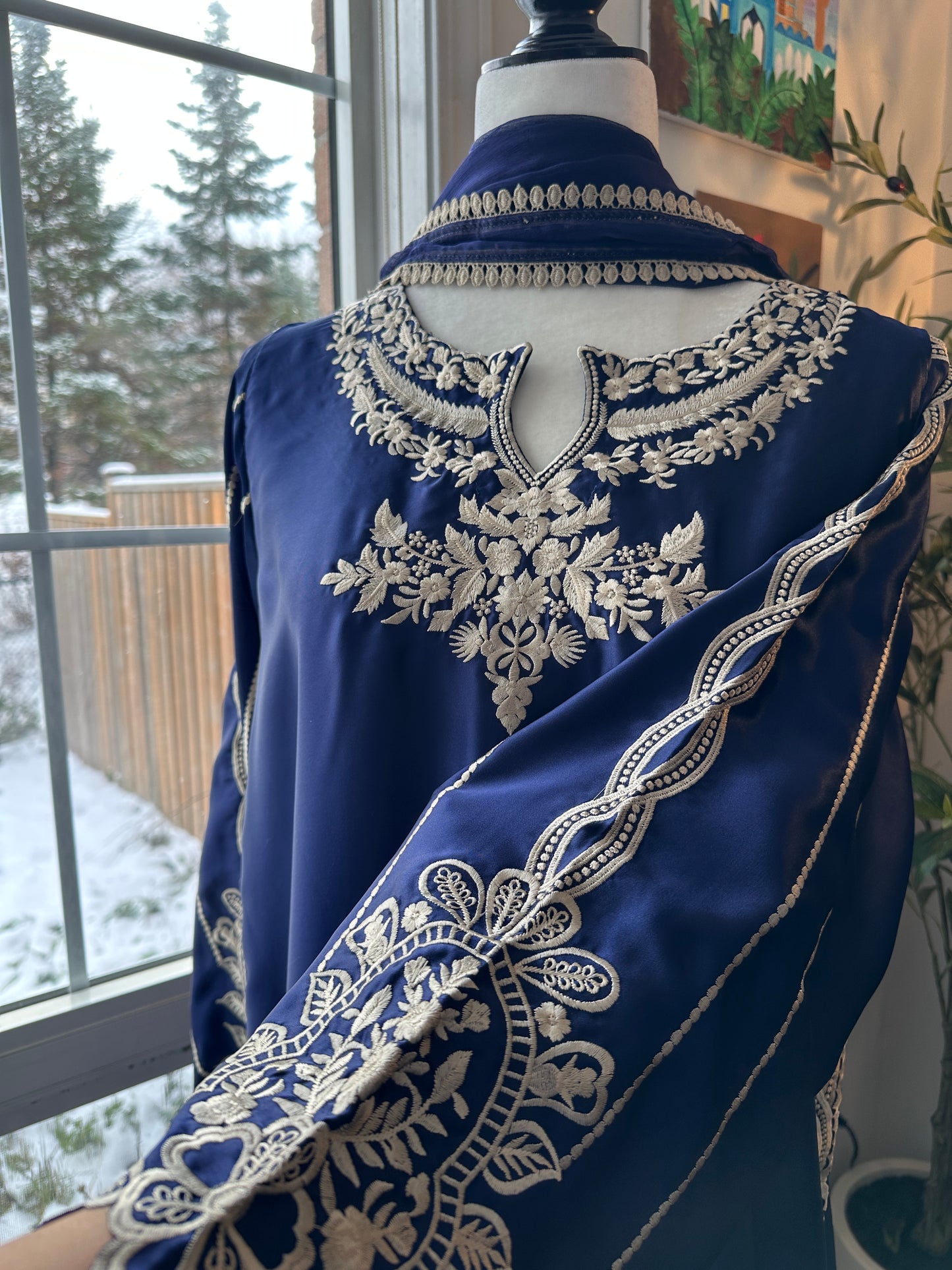 Neel-e-Royaale – The Royal Embroidered Ensemble