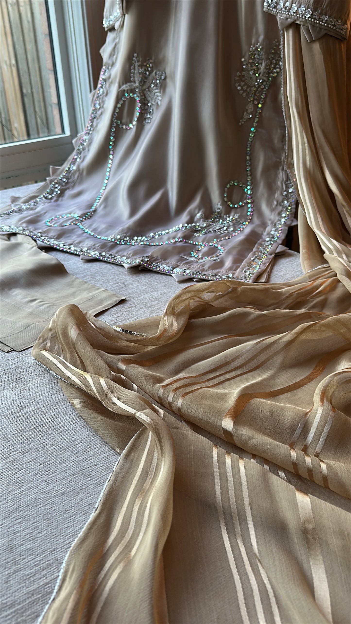 Champagne Aura Élan – Soft Sparkle, Timeless Luxury
