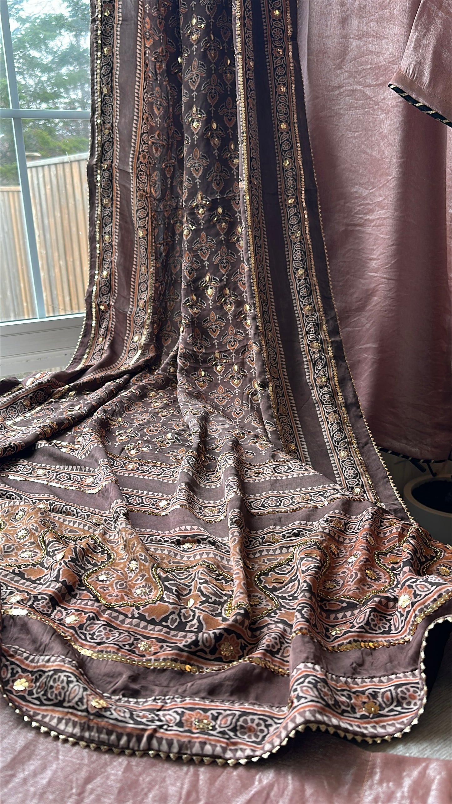 Ajrak Rosé Mehr Élan – A Soft Glow of Heritage & Grace
