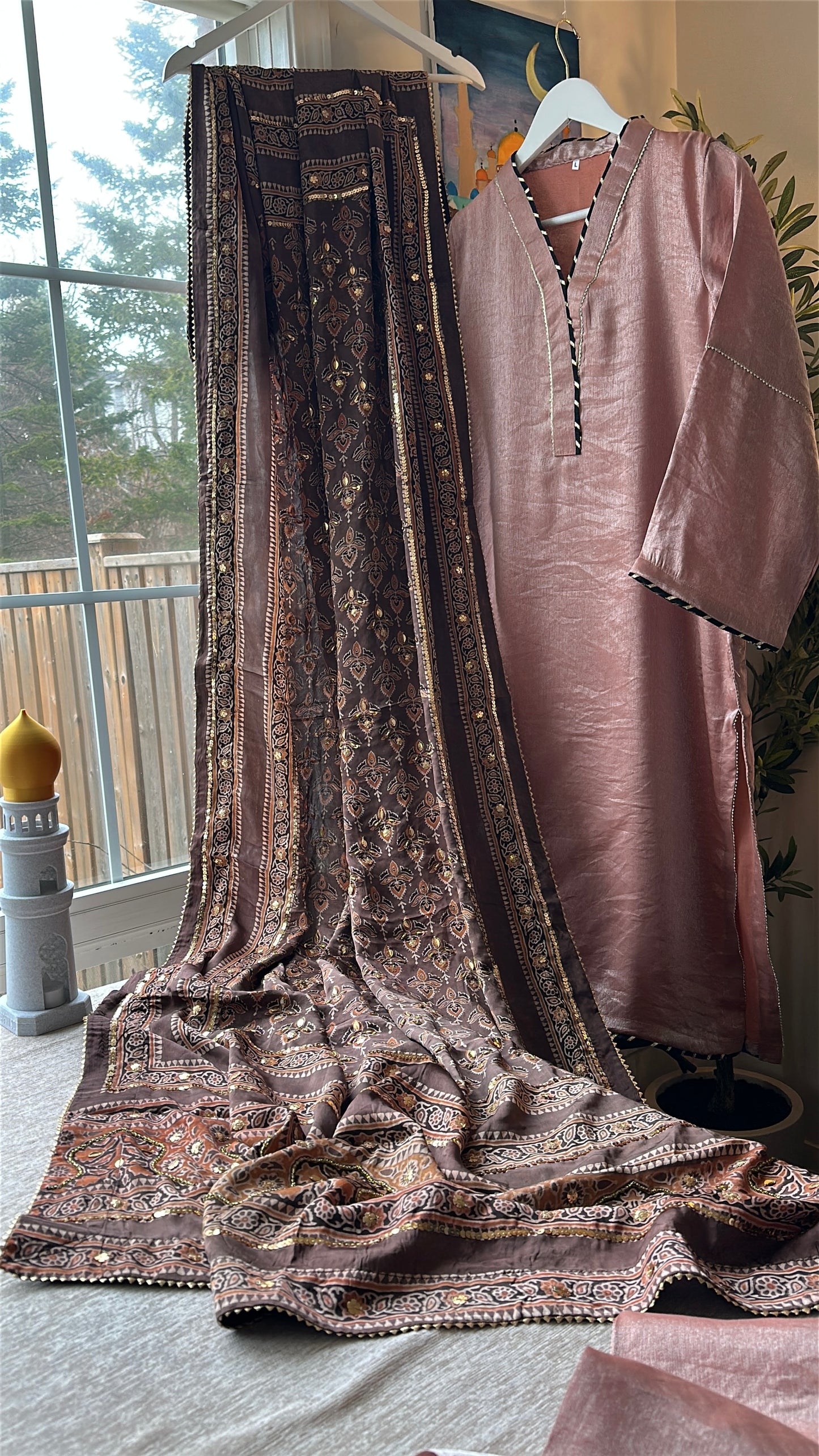 Ajrak Rosé Mehr Élan – A Soft Glow of Heritage & Grace