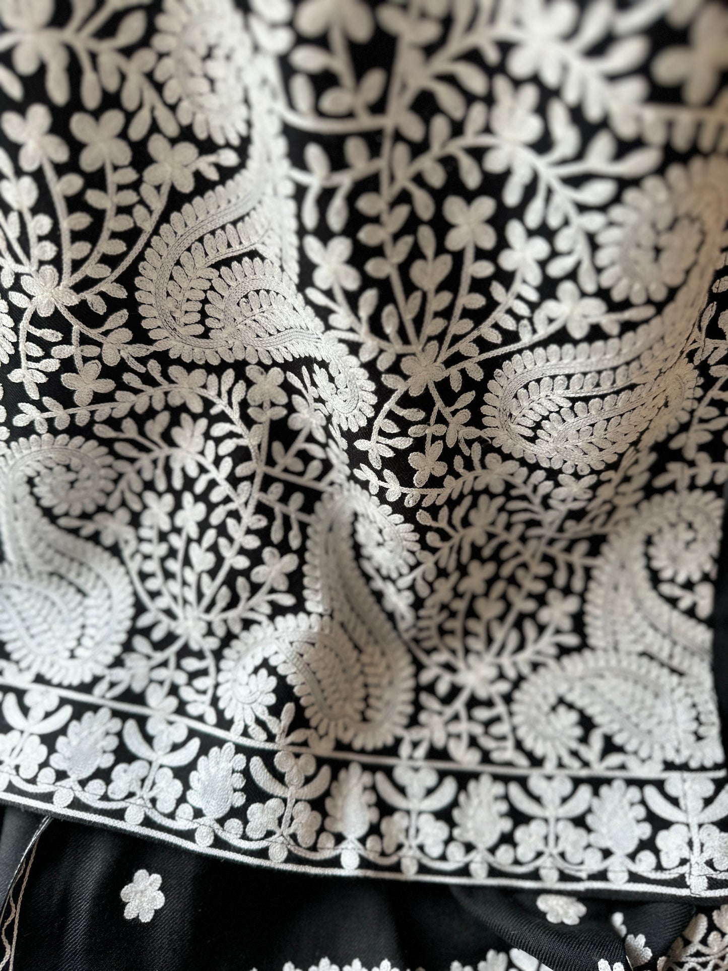 Shaam-e-Safaid - Kashmiri Drapes