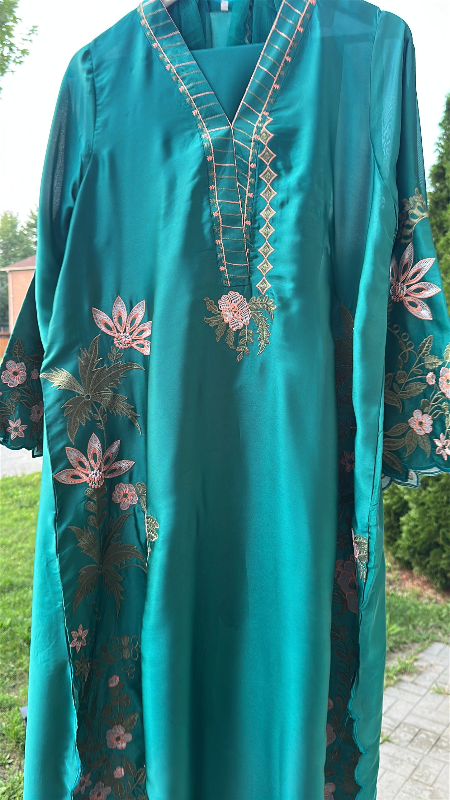 Zarveen Emerald — Jewel-Toned Silk Kaftan Set
