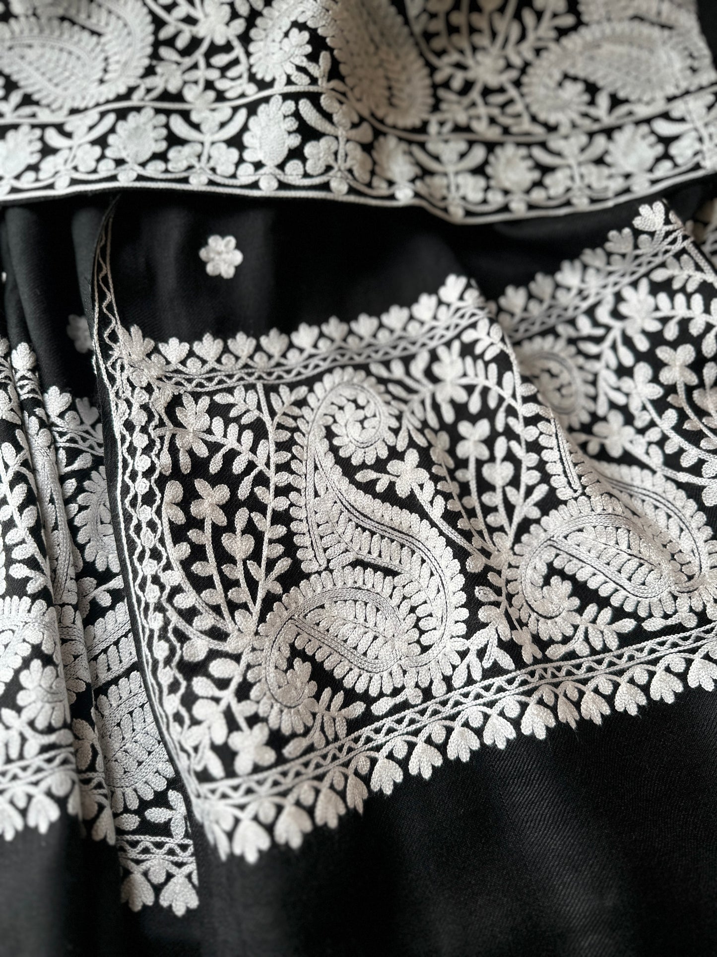 Shaam-e-Safaid - Kashmiri Drapes