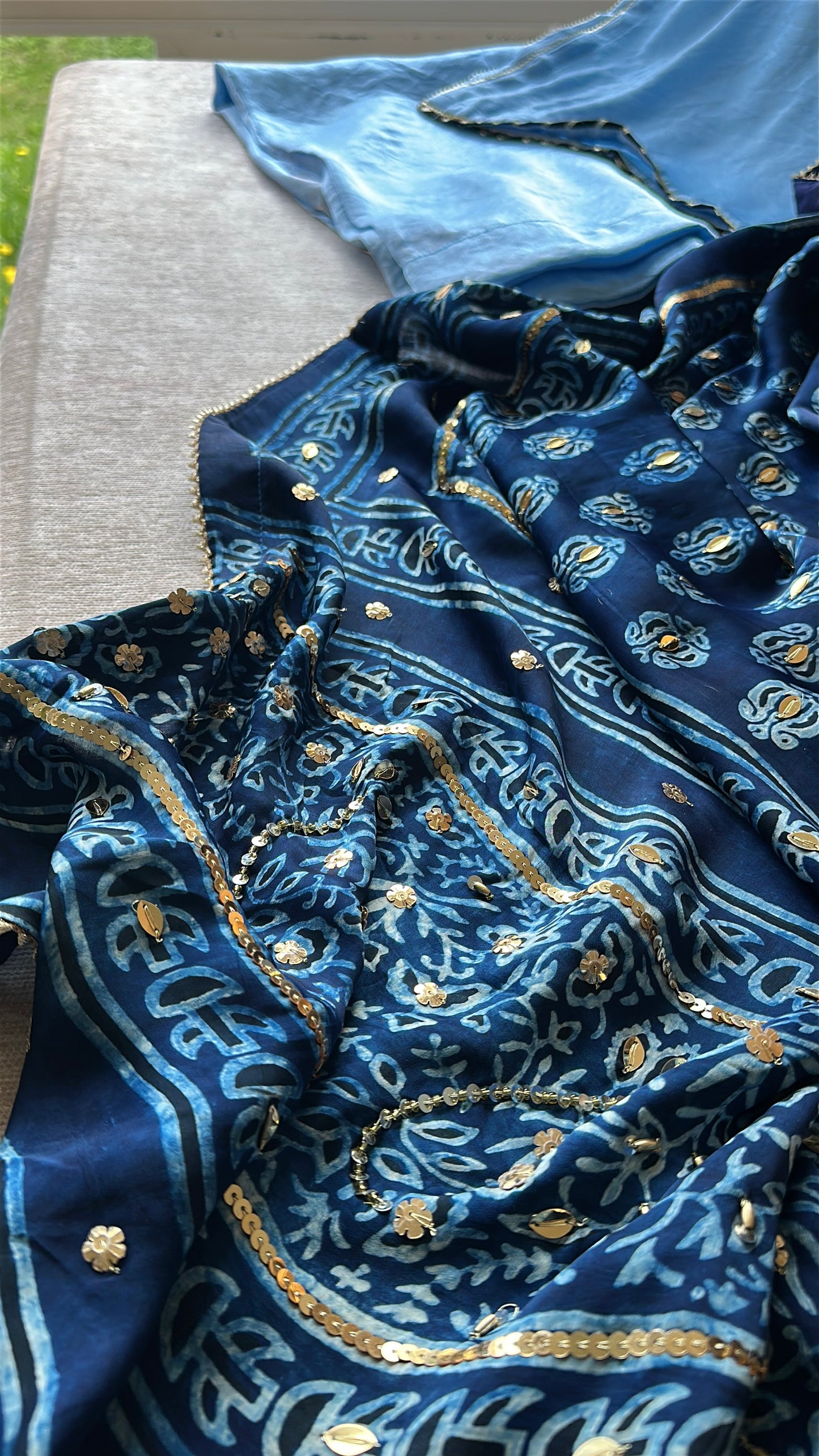 Aabshaar Ajrak Élan – Flowing Grace in Timeless Blue