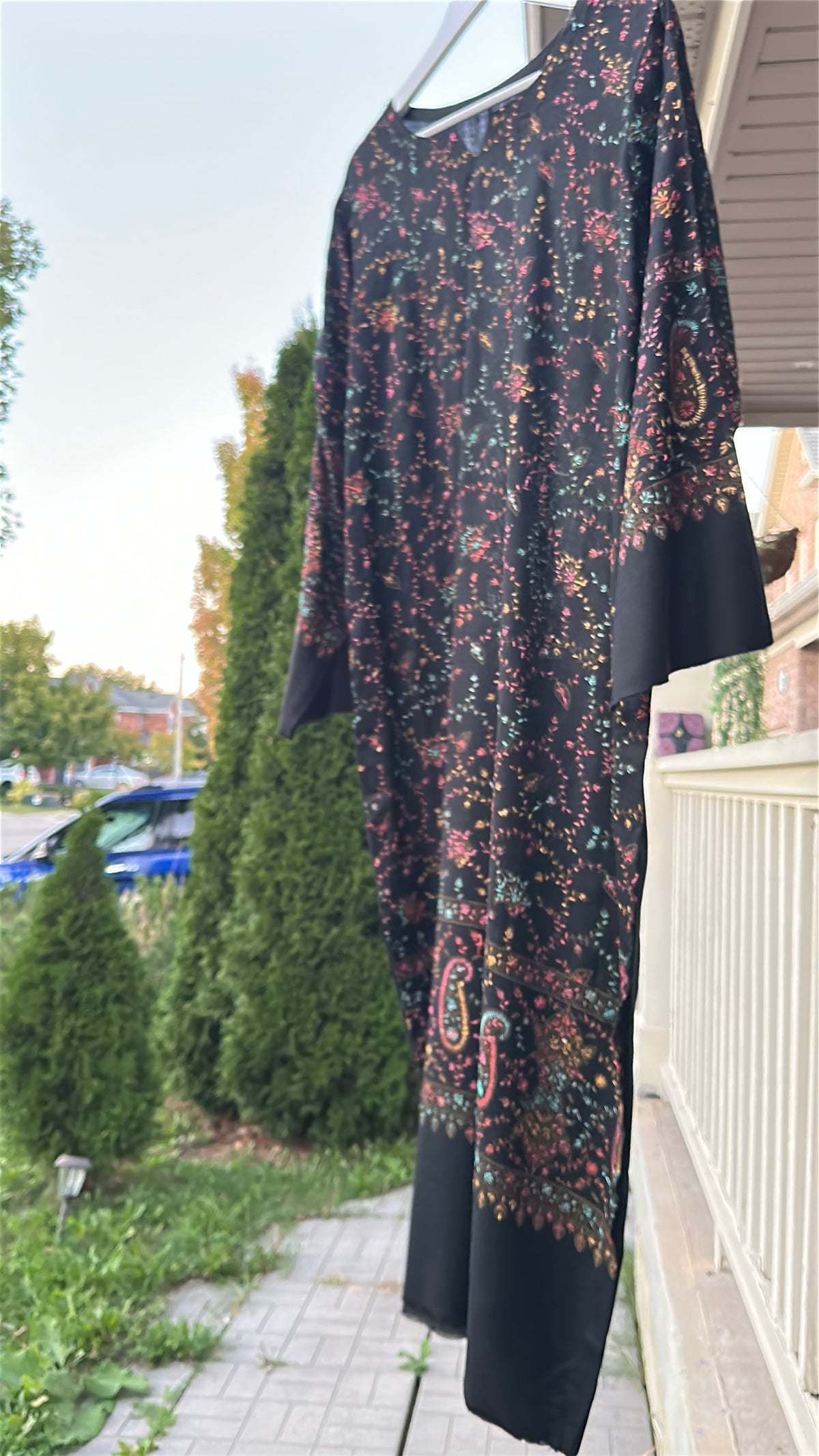 Rang-e-Shab Black Pashmina Kaftan – Embroidered