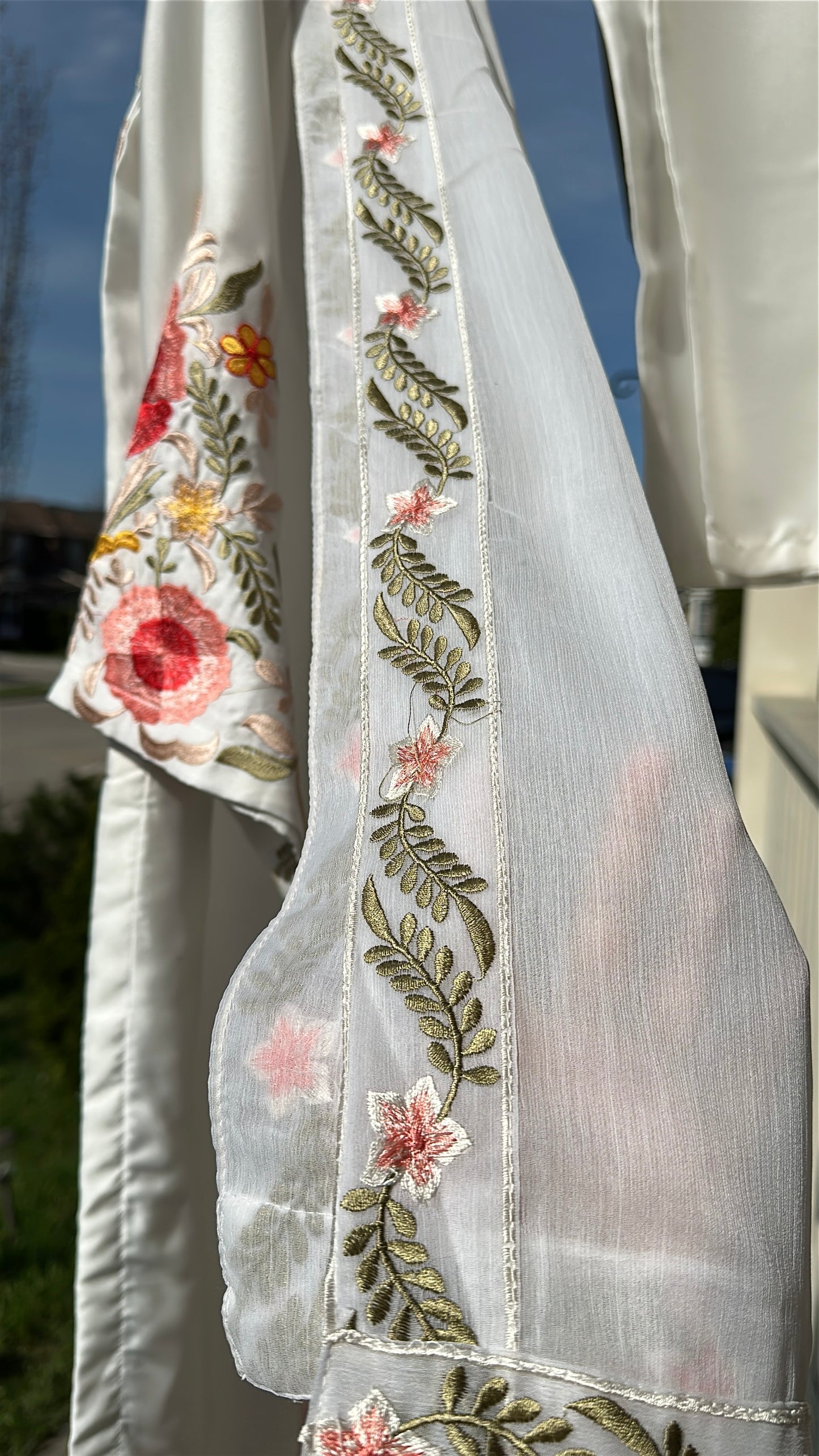 Ivory Bloom Élan – Soft Spring Elegance