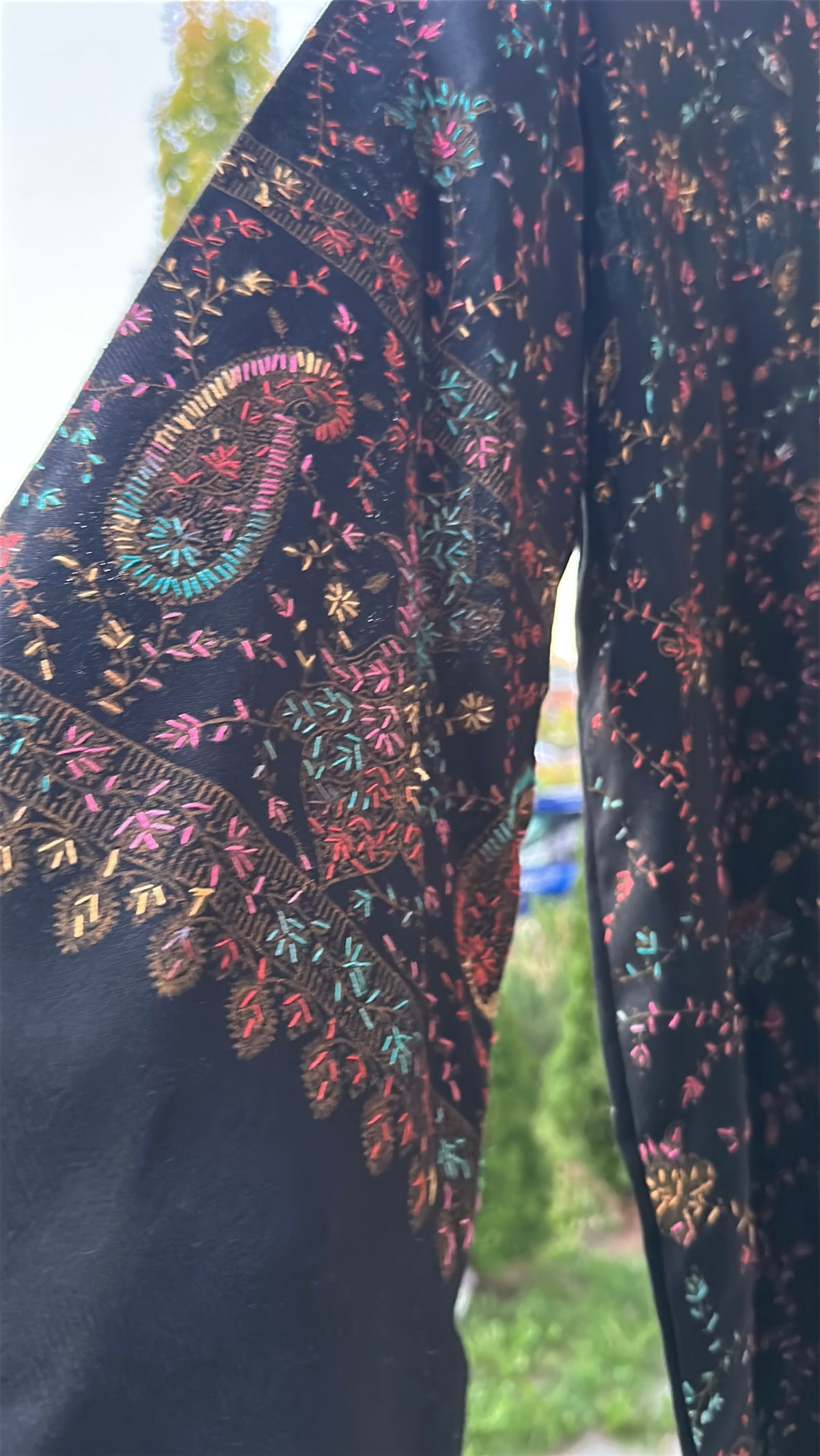 Rang-e-Shab Black Pashmina Kaftan – Embroidered
