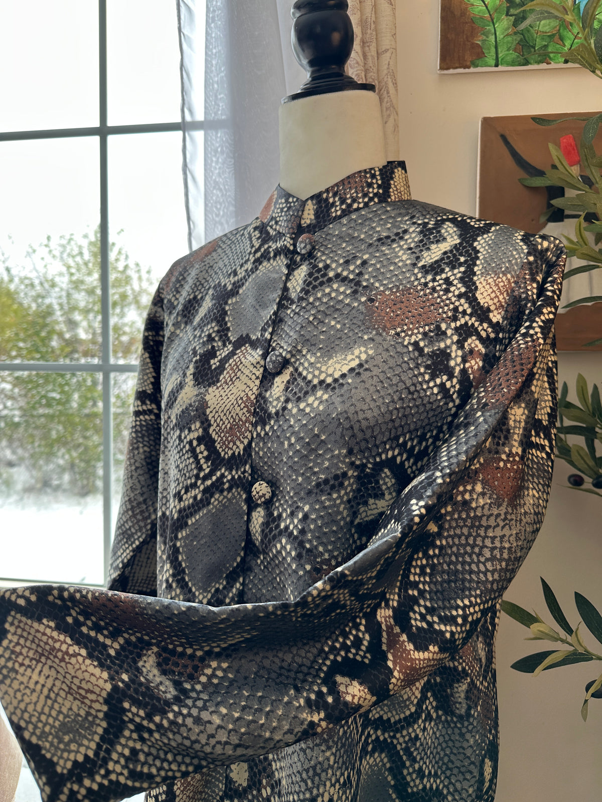 Midnight Eclipse – Silk Snake-Print Front-Open Coat