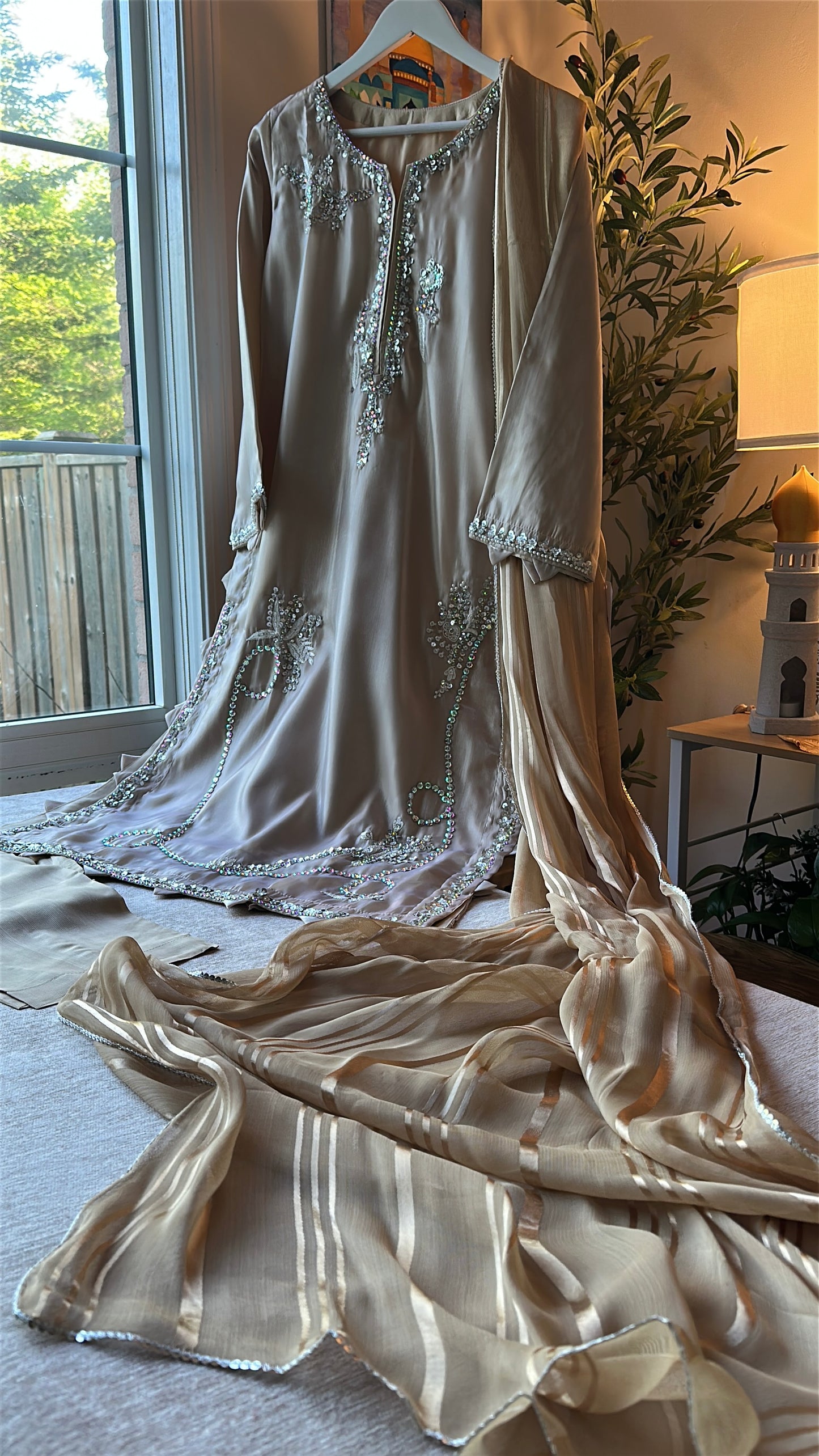 Champagne Aura Élan – Soft Sparkle, Timeless Luxury
