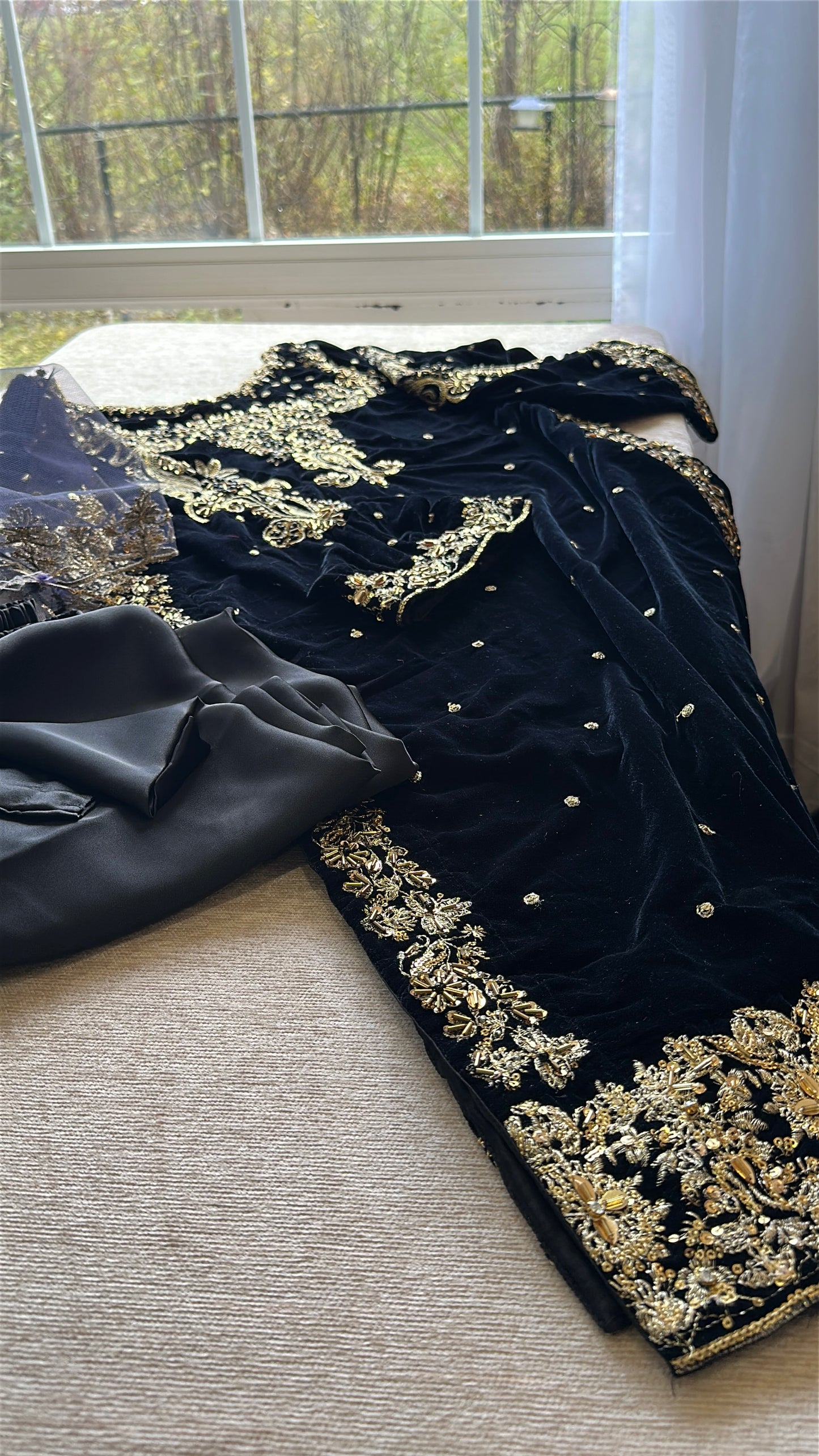 Zewar-e-Siyah – Jewels on Midnight Black