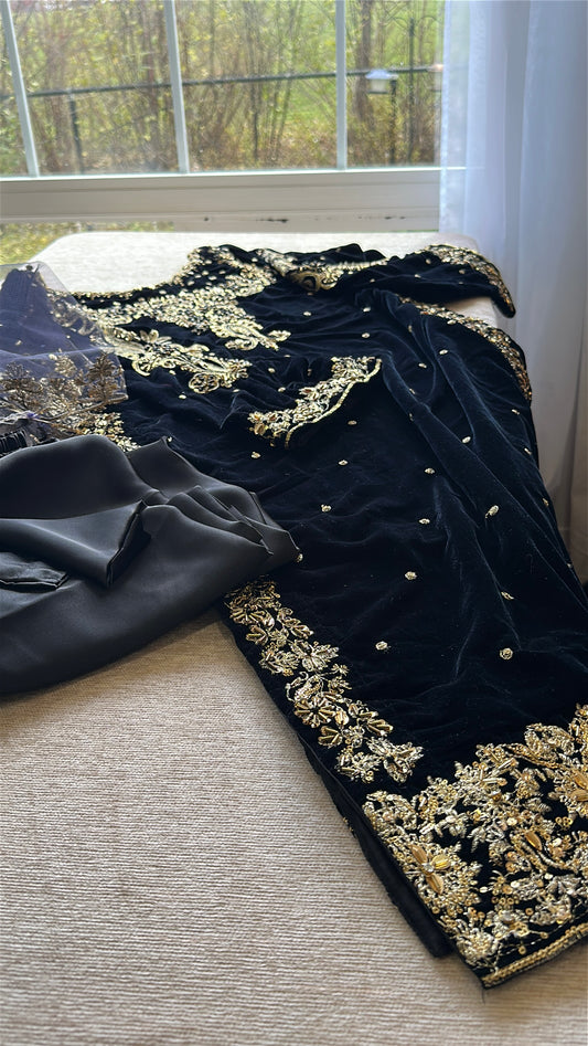 Zewar-e-Siyah – Jewels on Midnight Black