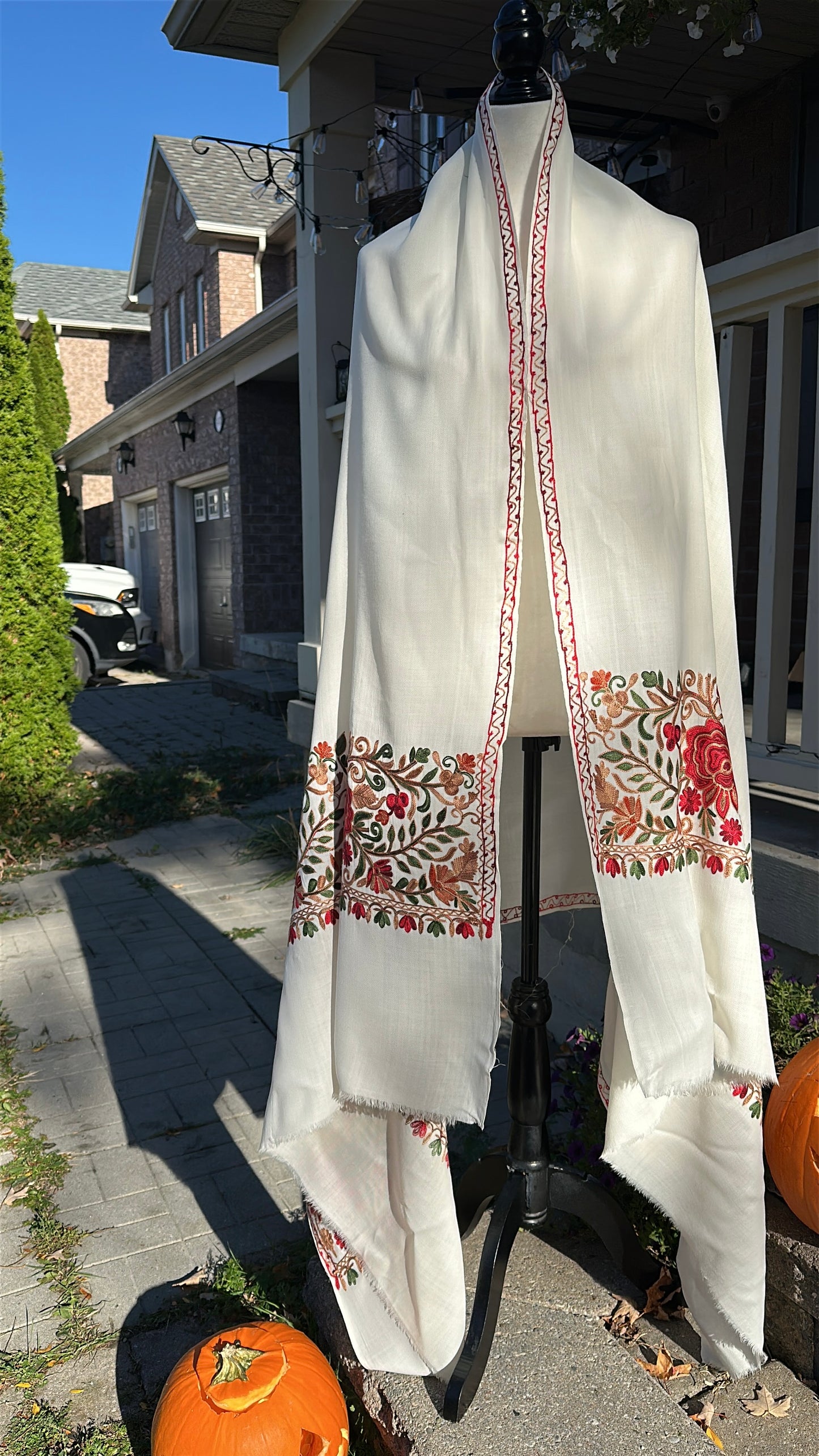 Noor-e-Ivory Shawl – A Whisper of Grace