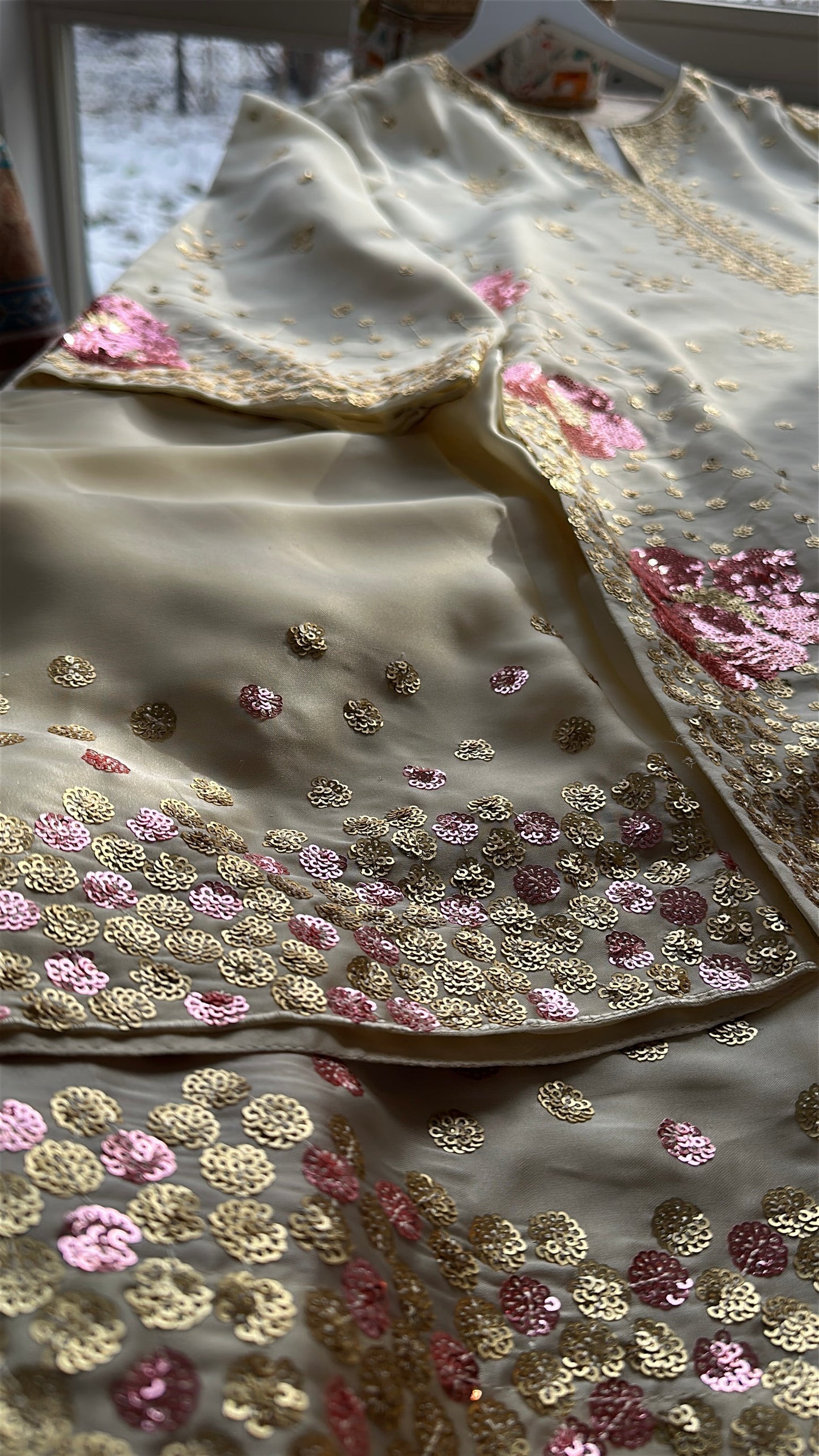 Noor-e-Gulabo – A Soft Bloom of Light & Grace