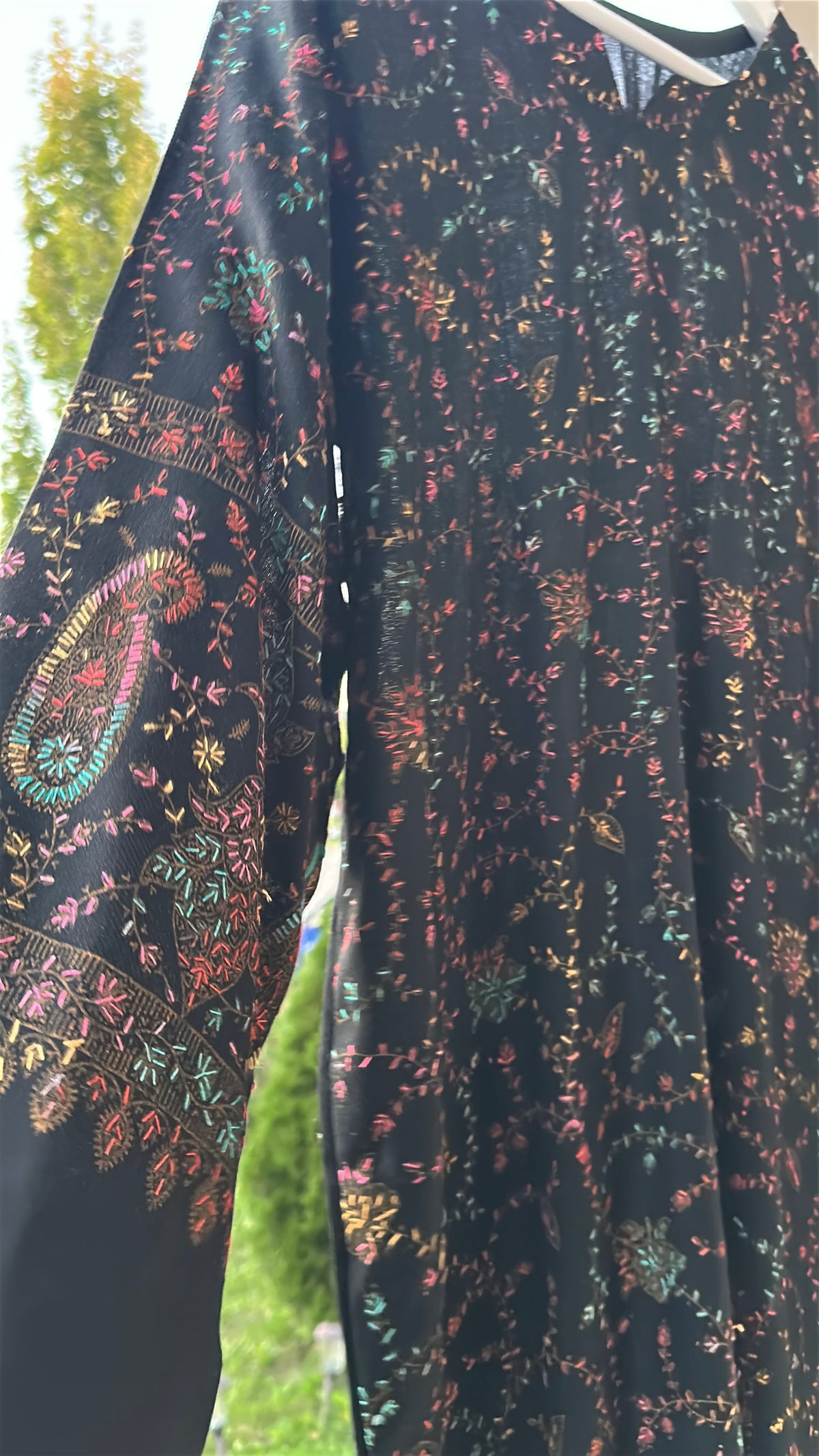 Rang-e-Shab Black Pashmina Kaftan – Embroidered