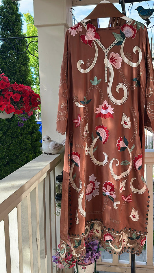 Mocha Rose – A Garden in Motion