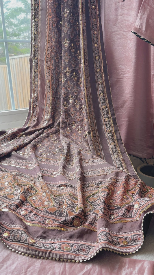 Ajrak Rosé Mehr Élan – A Soft Glow of Heritage & Grace